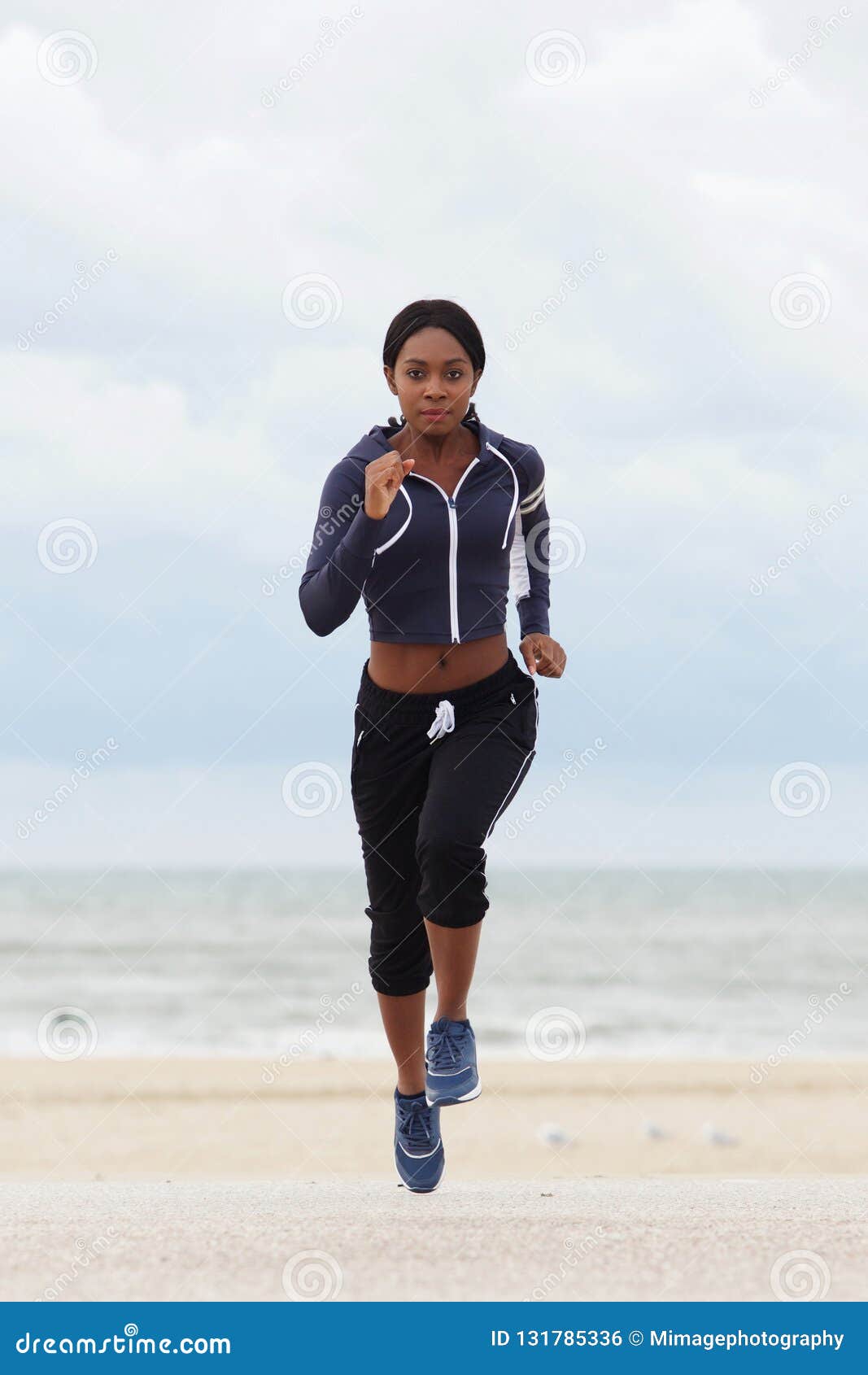 Black Woman Running Images – Browse 135,650 Stock Photos, Vectors