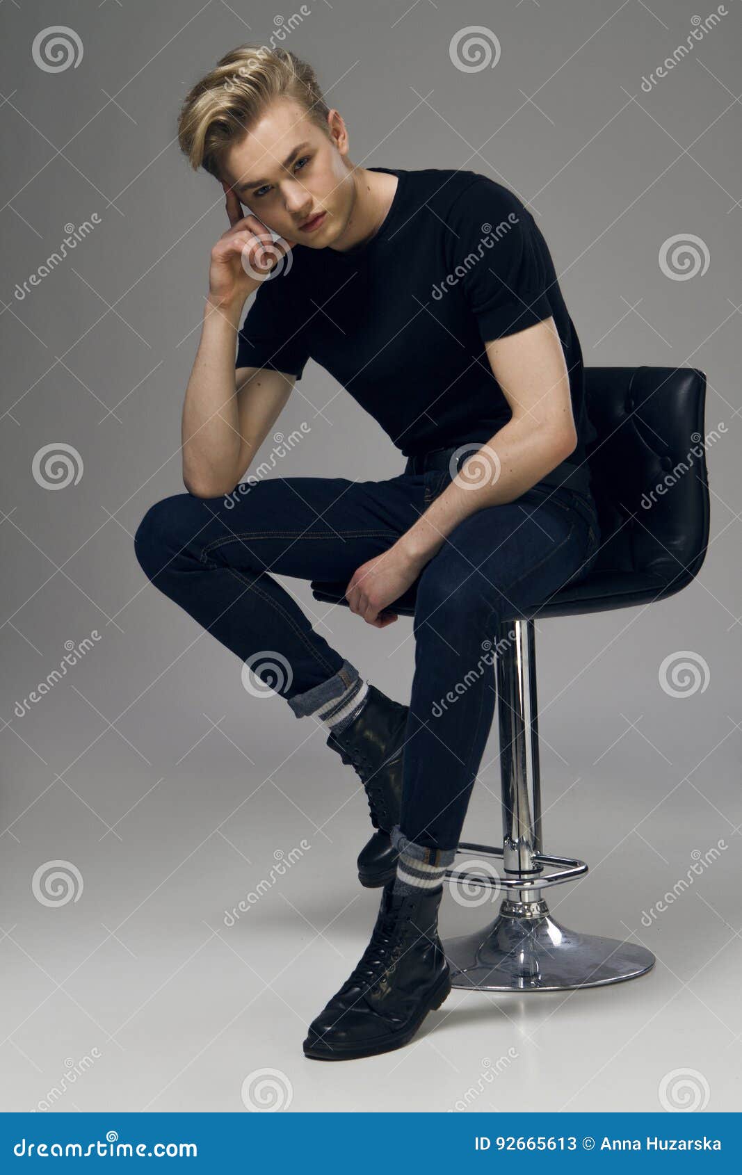 Featured image of post Male Model Poses On Chair Keeping both of your hands