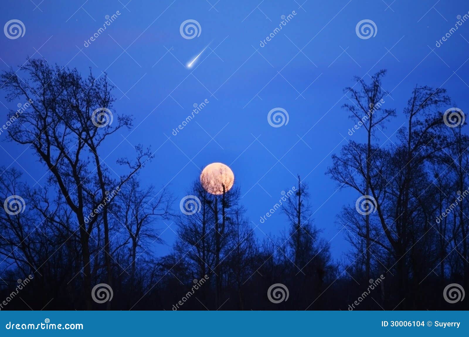 comet panstarr star in blue sky, full moon