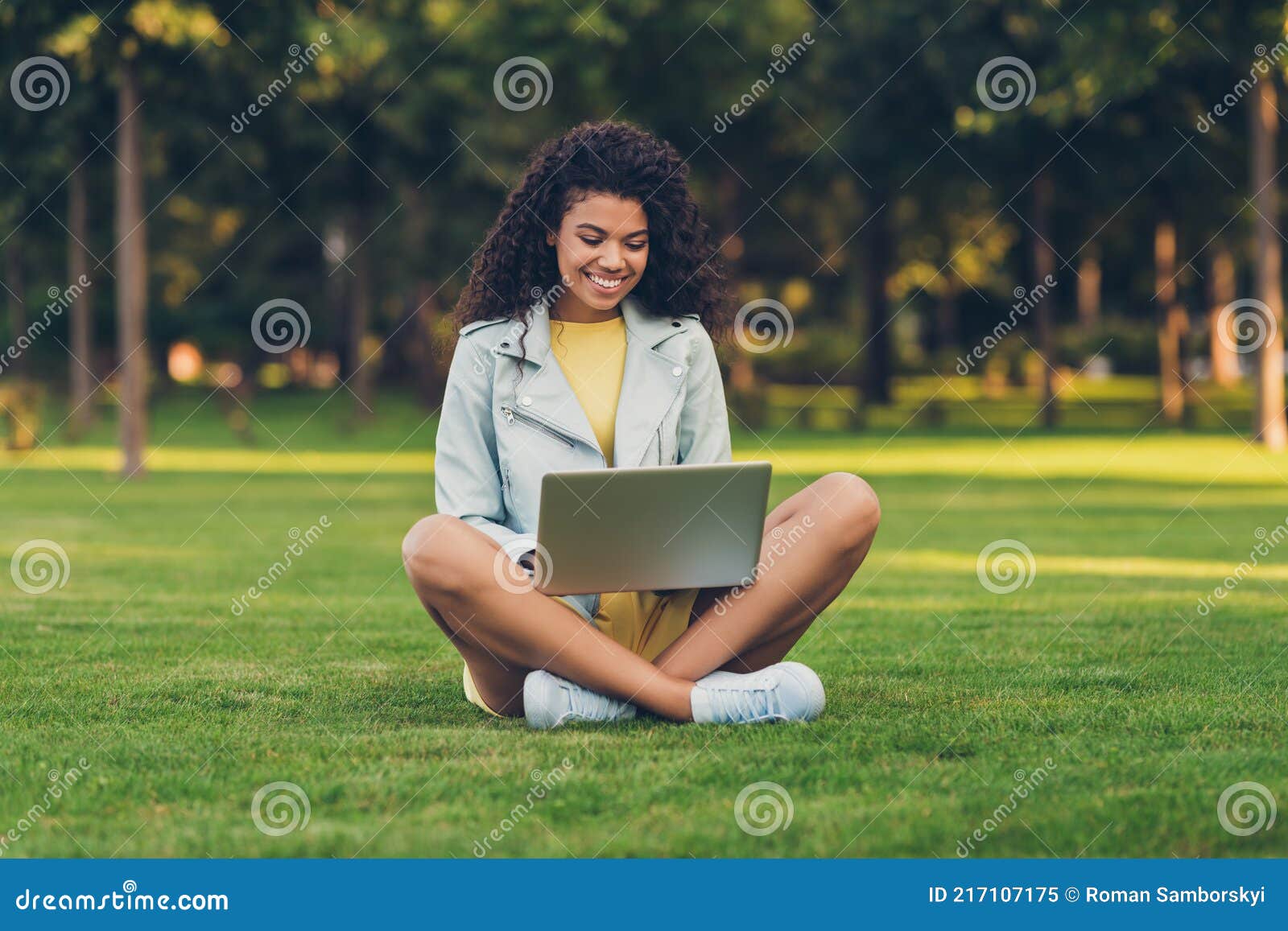 Full Size Photo of Optimistic Brunette Hairdo Lady Sit Write Laptop ...