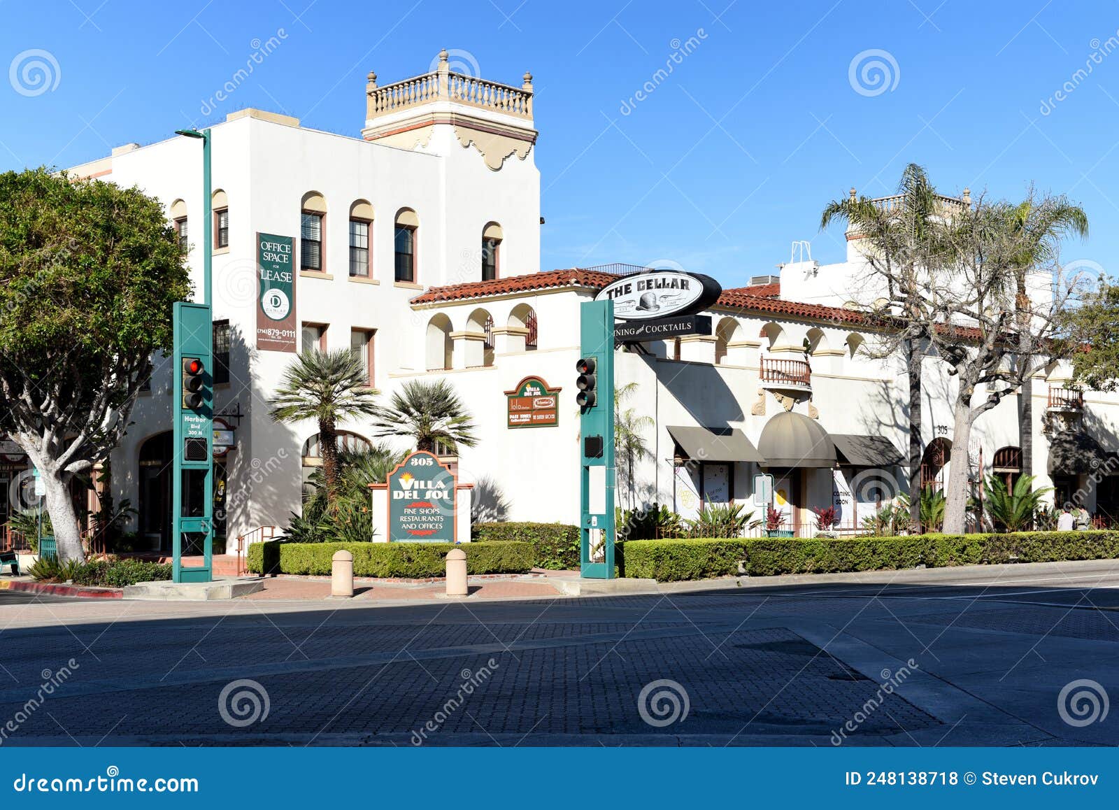 FULLERTON, CALIFORNIA - 24 JAN 2020: Villa Del Sol, Fine Shops ...
