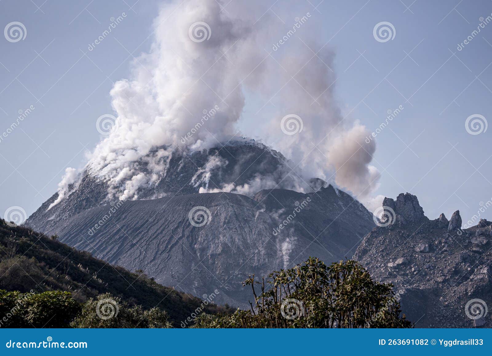 fumarole at the summit of the santiaguito