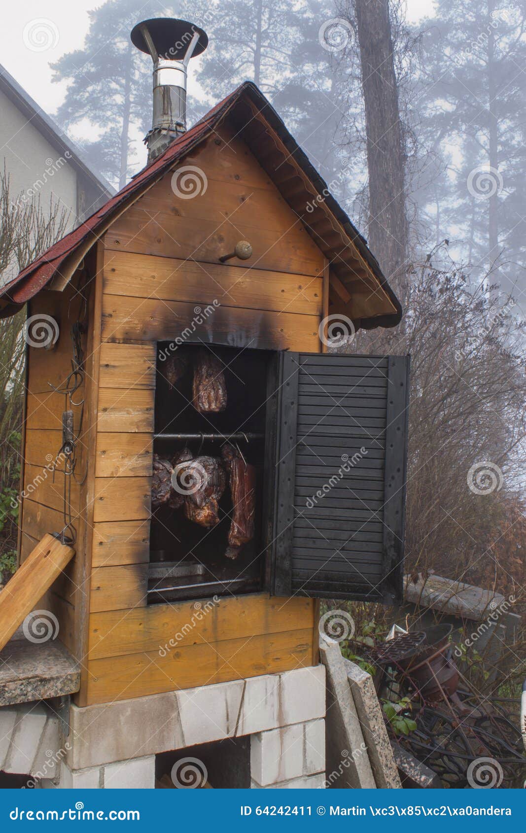 Fumoir Fait Maison Dans La Production Nationale De Brume De Matin