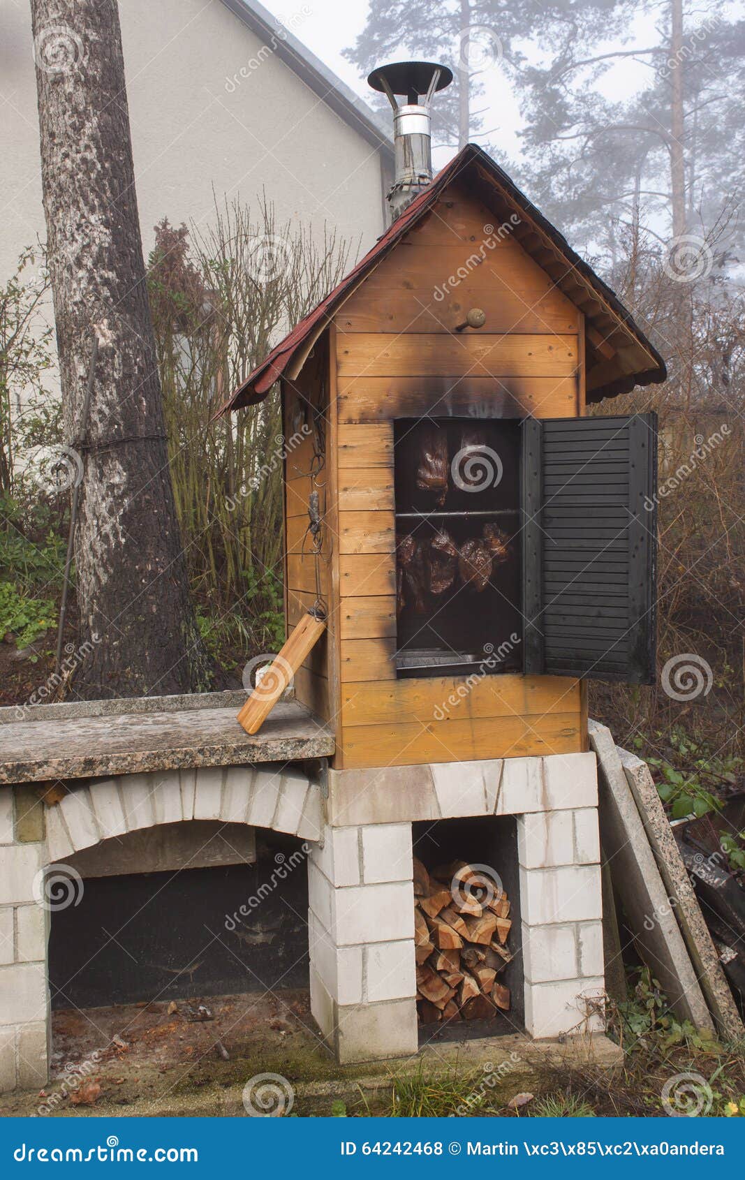 Fumoir Fait Maison Dans La Production Nationale De Brume De Matin