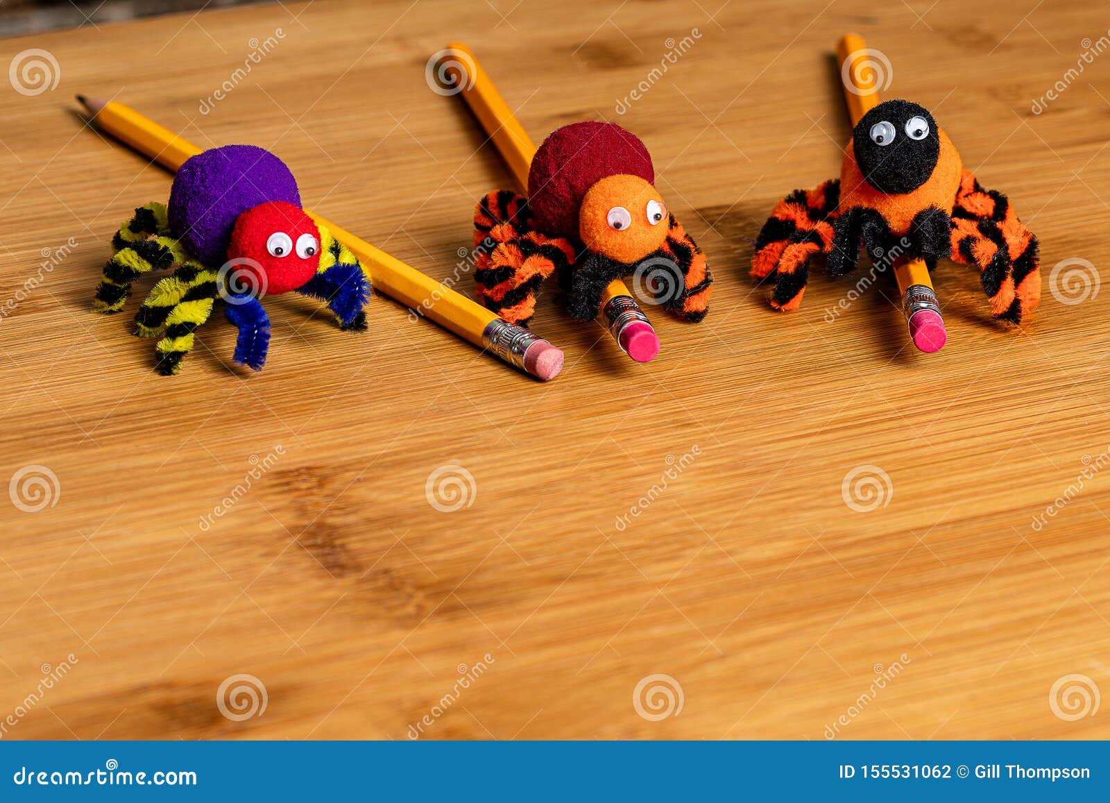 Halloween Finger Puppets from Pipe Cleaners and Pom Poms