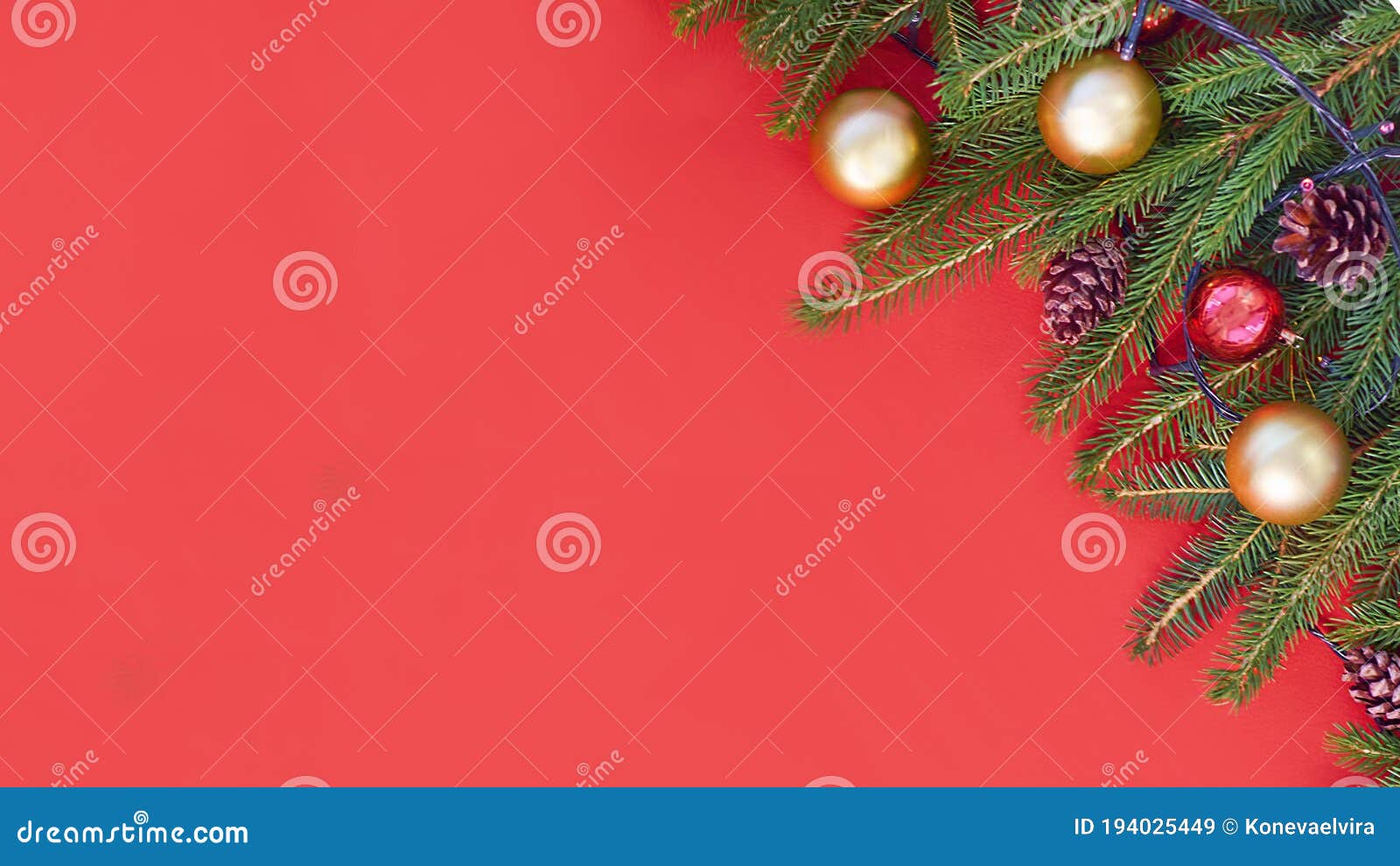 Fundo De Natal Com árvore De Xmas Sobre Fundo De Tela Vermelha. Cartão De Natal Alegre. Tema De Férias De Inverno. Feliz Ano Novo Imagem de Stock - Imagem de verde, quadro: Fundo De Natal Com árvore De Xmas Sobre Fundo De Tela Vermelha. Cartão De Natal Alegre. Tema De Férias De Inverno. Feliz Ano Novo Imagem de Stock - Imagem de verde, quadro: