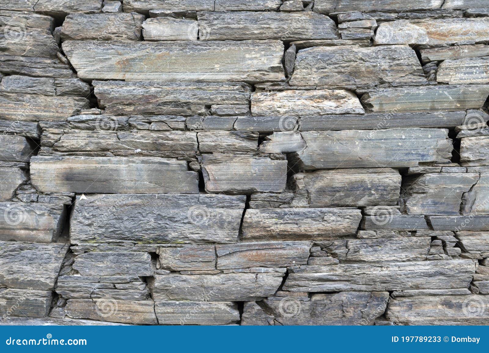 Muro De Pedra Natural Alvenaria De Ferro Em Formas Velhas. Foto Do Templo  Da Aldeia. Imagem de Stock - Imagem de alvenaria, série: 228429781