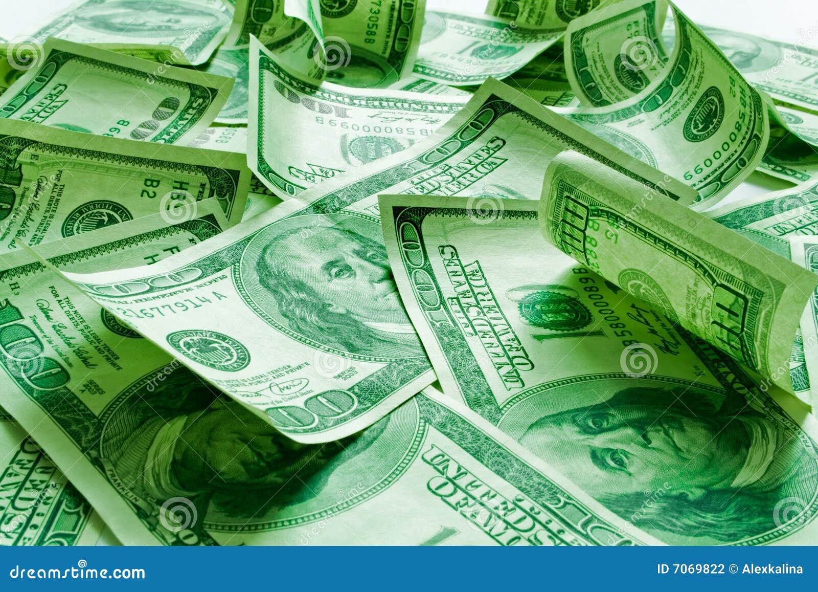 Зеленый фон с деньгами. Денежный фон. Зеленые деньги. Зеленый доллар. Зелёные деньги Эстетика.