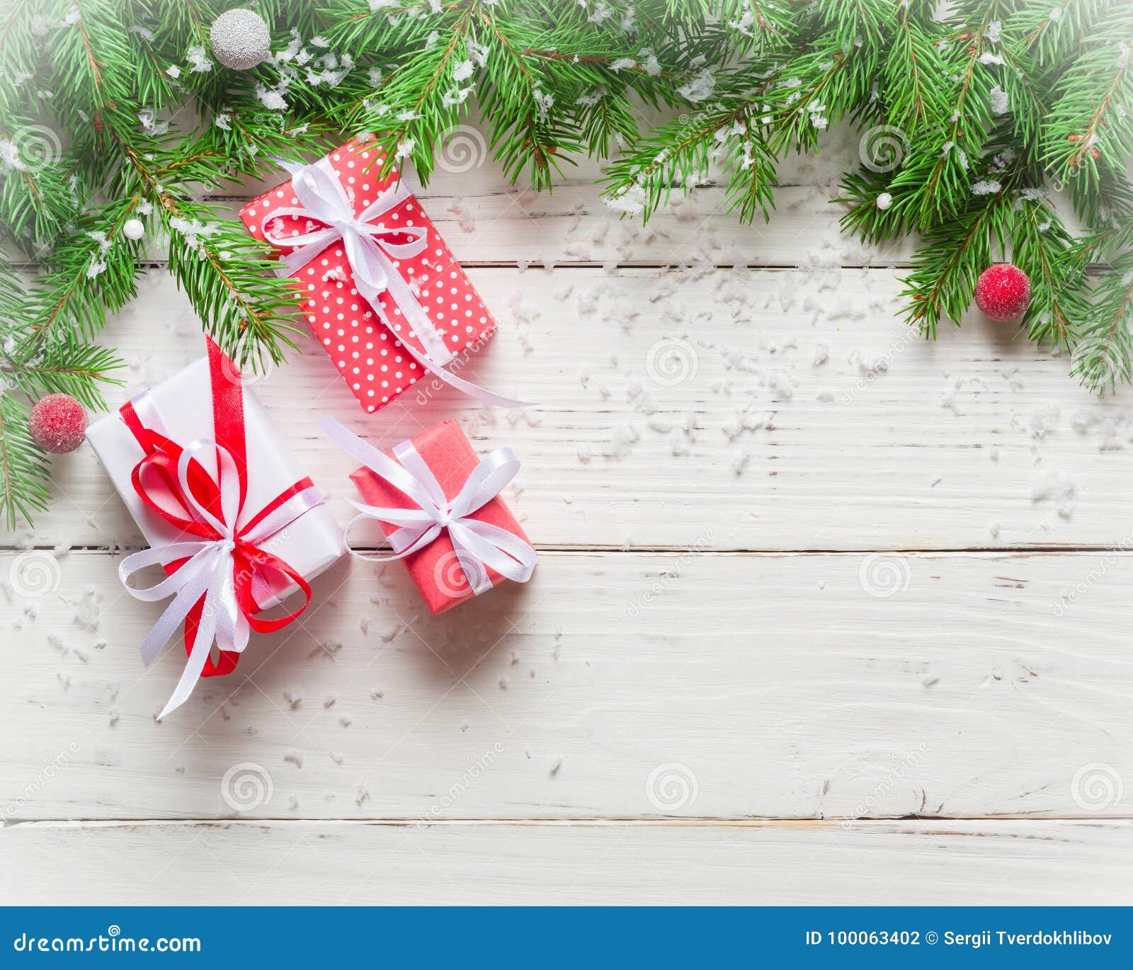 Fundo Do Natal Presentes E Felicitações No Ano Novo Reunião Da Família Foto de Stock - Imagem de vermelho, postcard: 100063402 Fundo Do Natal Presentes E Felicitações No Ano Novo Reunião Da Família Foto de Stock - Imagem de vermelho, postcard: 100063402