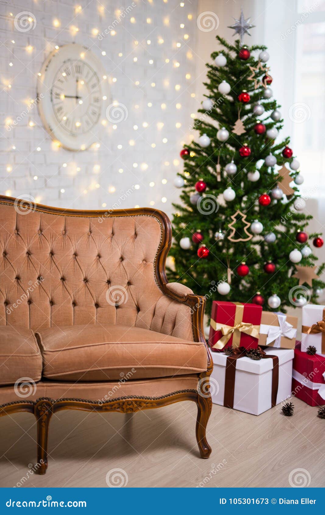 Fundo Do Natal - Sala Com a árvore De Natal Decorada, Vinta Imagem de Stock  - Imagem de casa, partido: 105301673