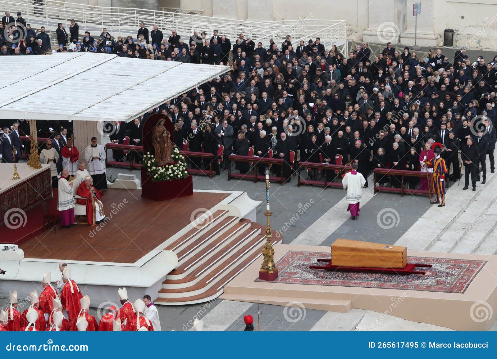Funeral Del Papa Papa Francisco En St. Basílica De Los Peters En El ...