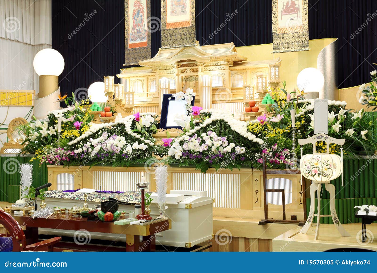 Funeral of Japanese style stock image. Image of casket 19570305
