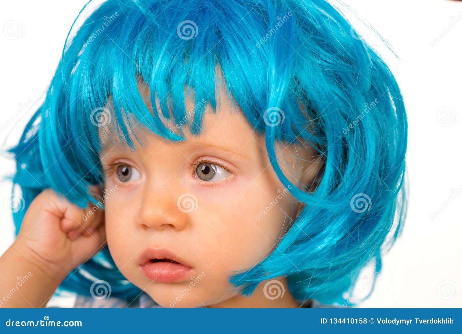 baby with blue hair