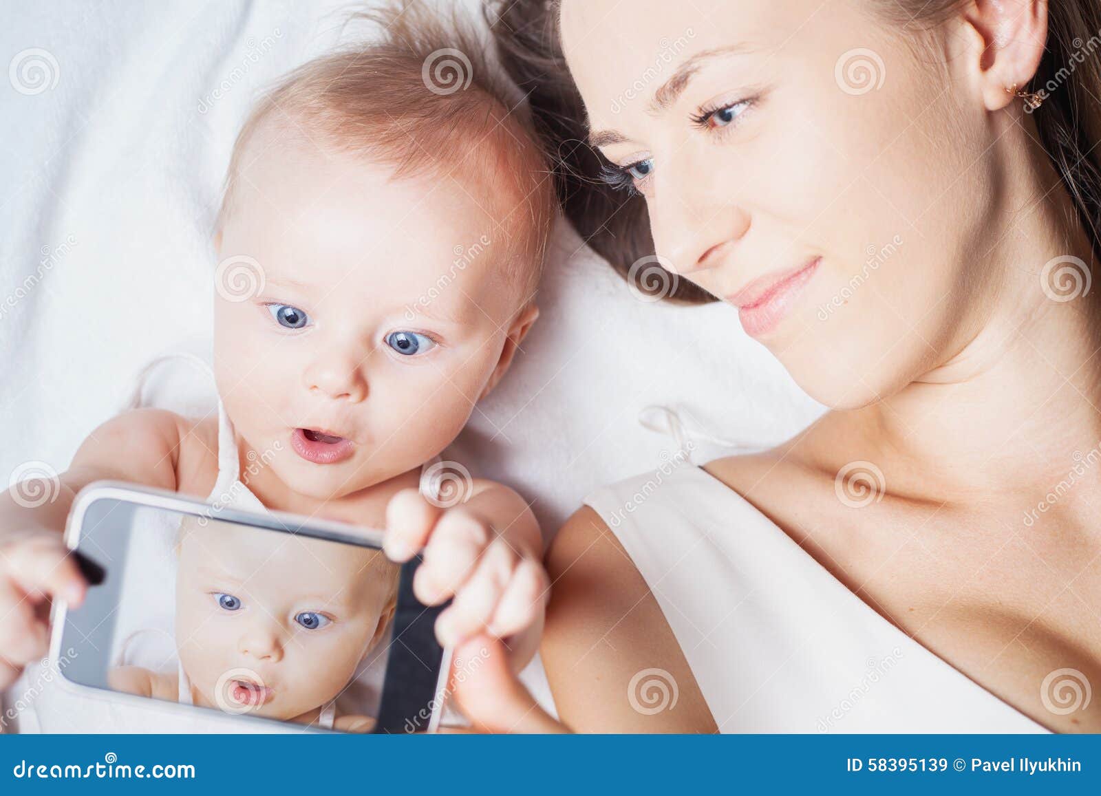 Funny Baby Girl with Mom Make Selfie on Mobile Phone Stock Image - Image of  care, newborn: 58395139