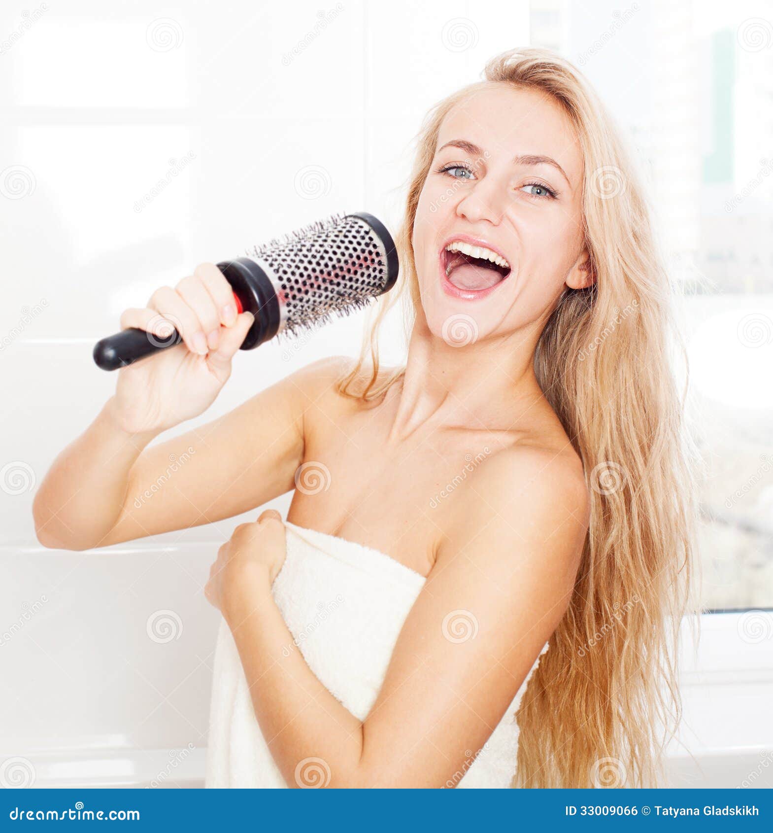 2,127 Funny Woman Microphone Stock Photos - Free & Royalty-Free Stock  Photos from Dreamstime