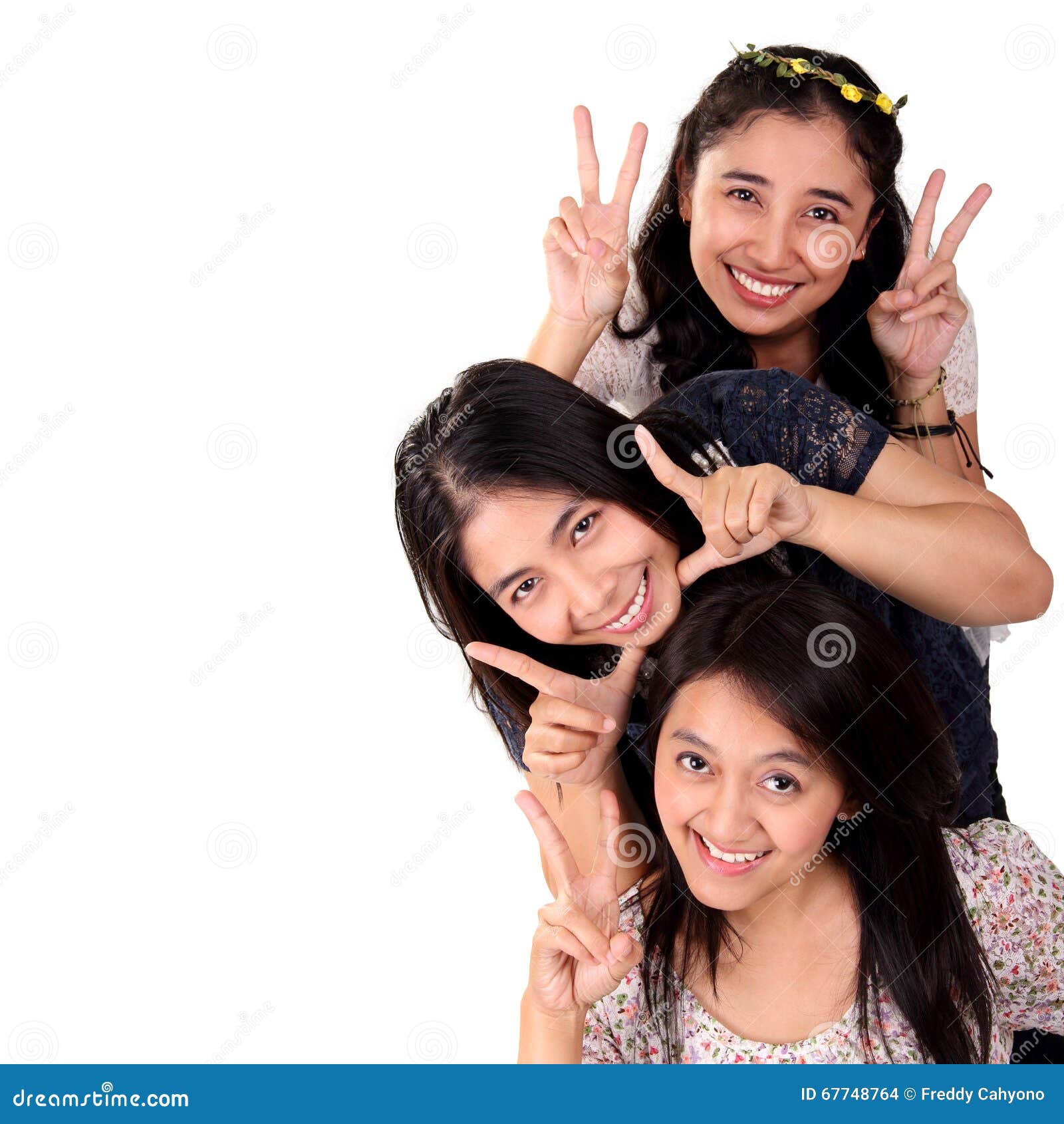 Three best friends pose | Sisters photoshoot poses, Friend pictures poses, Friend  poses photography