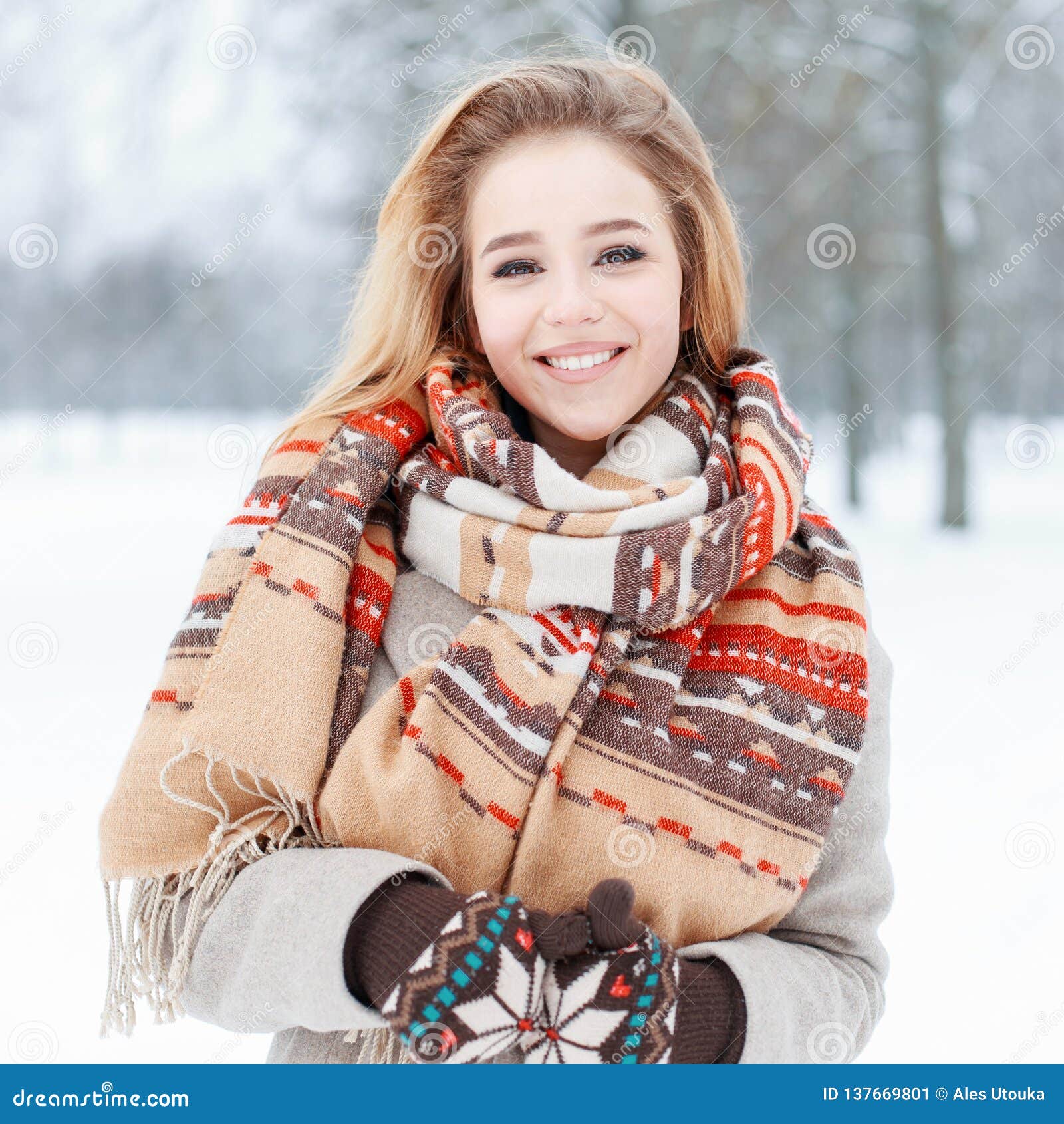 Funny Happy Young Woman with Beautiful Smile in Winter Stylish Clothes on  the Background of a Snowy Trees in the Park. Cute Girl. Stock Image - Image  of fashion, girl: 137669801