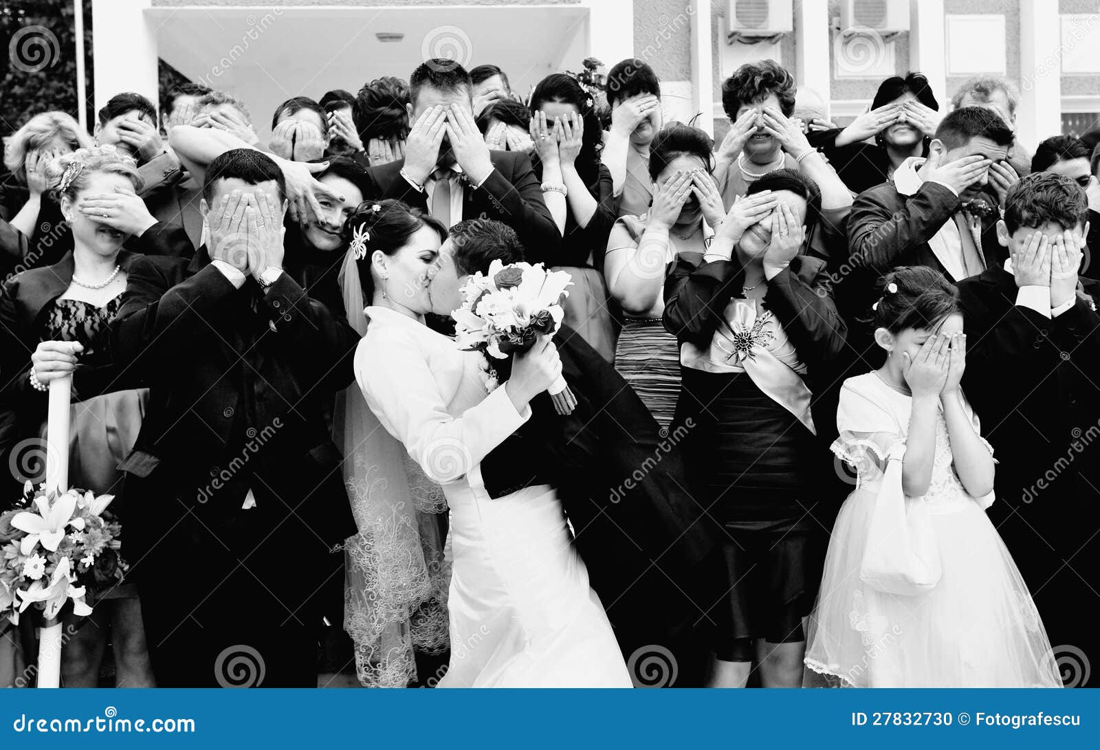 Funny Wedding Formal Picture Editorial Image - Image of friends, scale:  27832730