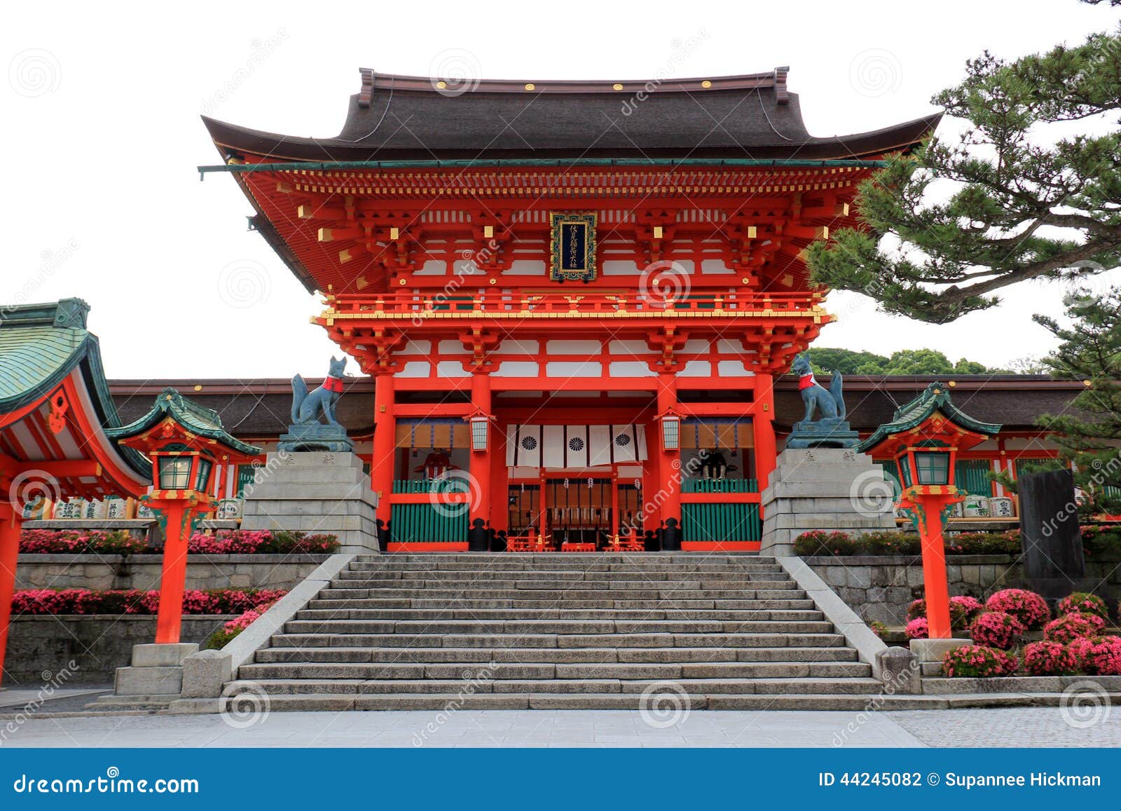 fushimi inari shrine, an important shinto shrine, in southern ky