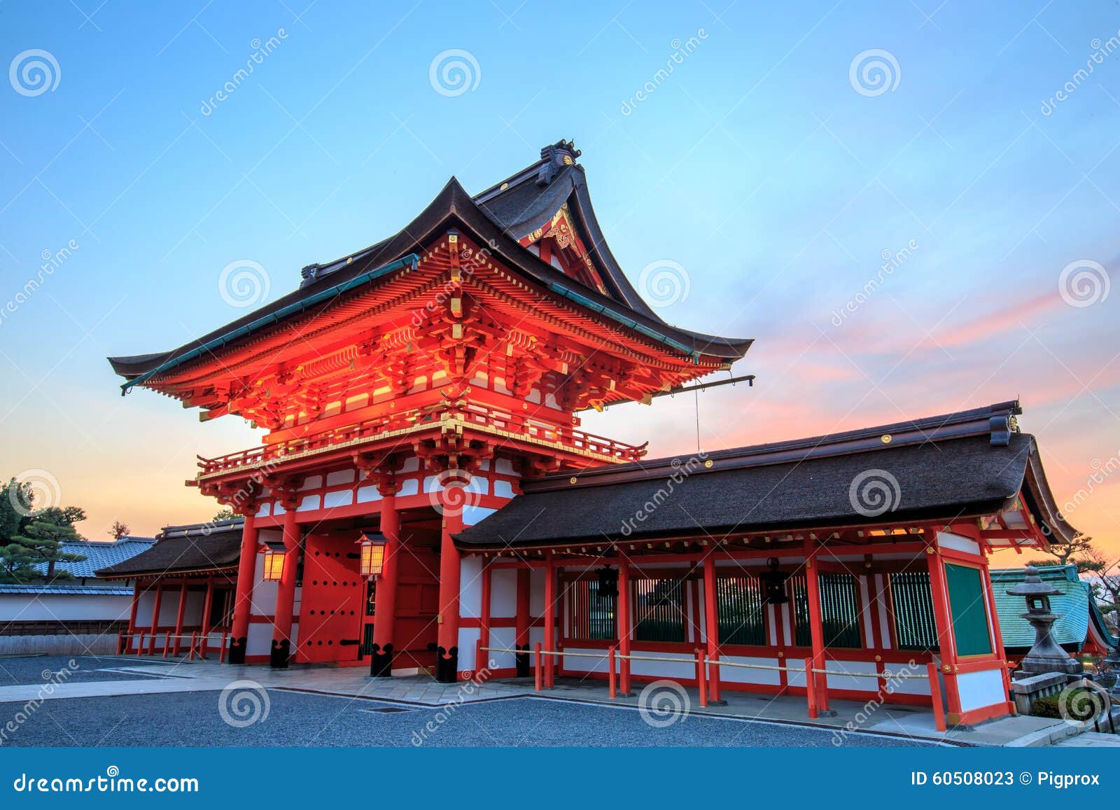 Brama Fushimi Inari Taisha świątynia w Kyoto, Japonia