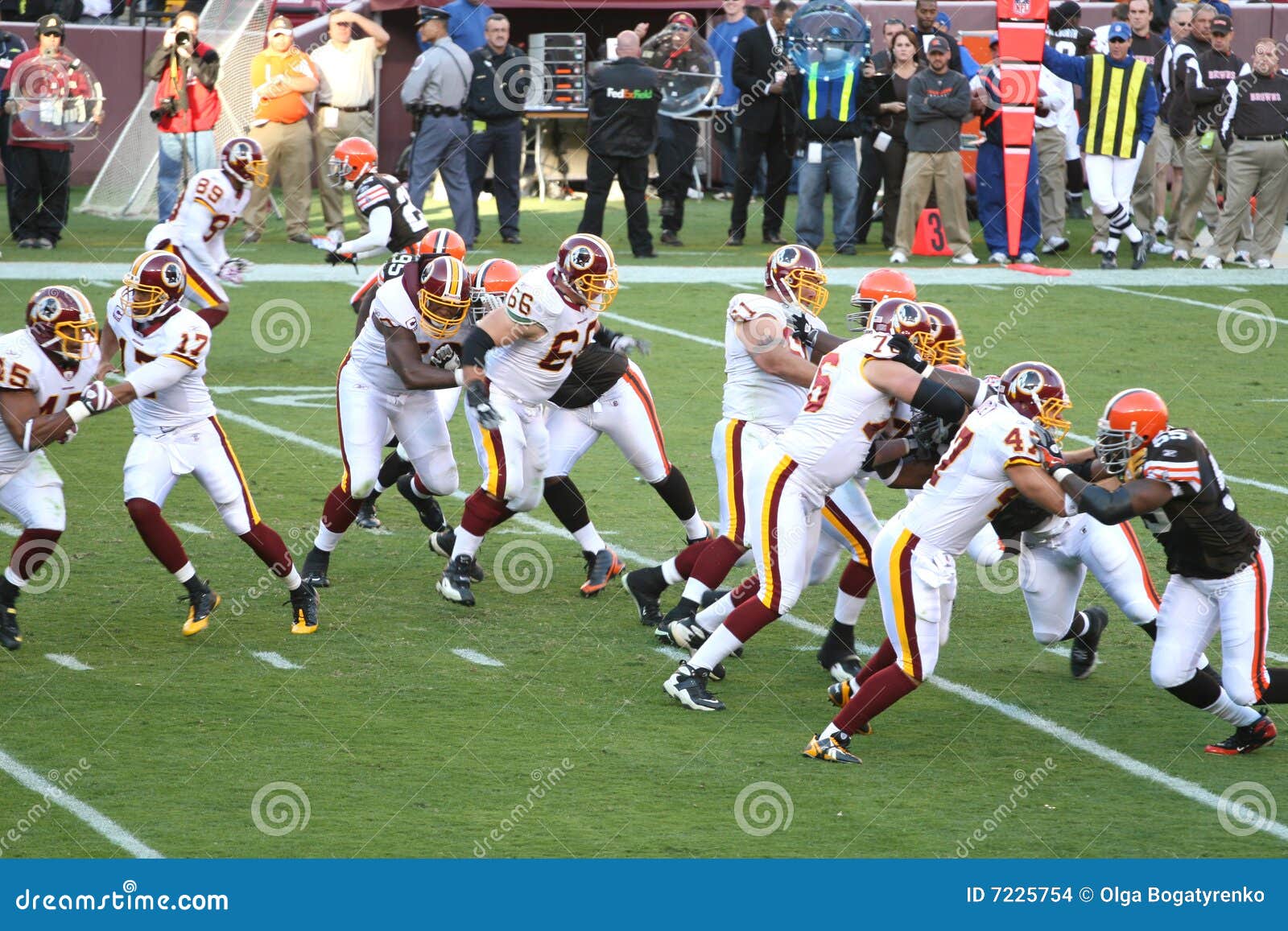 Futebol Do NFL: Marrons Dos Redskins V. De Washington Imagem de Stock ...