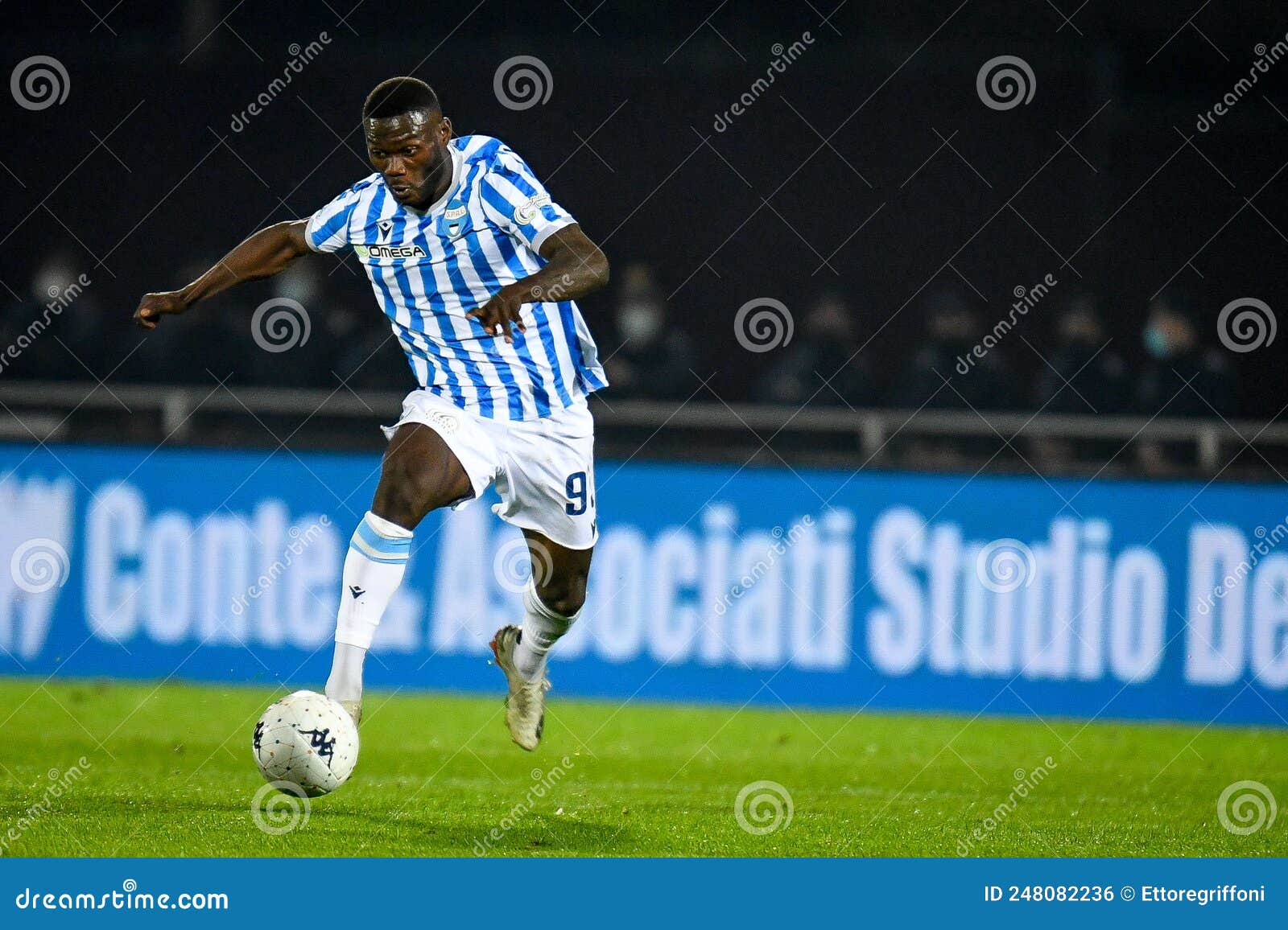 Futebol Italiano Serie B Combina Como Cittadella Vs Spal Foto Editorial -  Imagem de jogador, futebol: 248082236