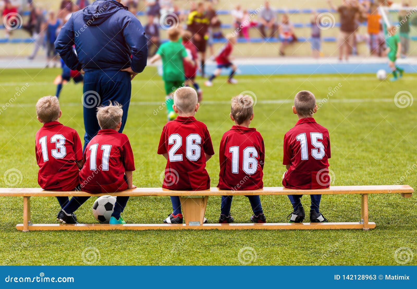 Banco de imagens : grama, sapato, pássaro, esporte, Campo de futebol,  fotografia, Portões, Kicker, Esportes de bola, calçado desportivo, jogo de  bola, quadra esportiva, campo de jogo, Portas corta-fogo, Objetivo de  futebol