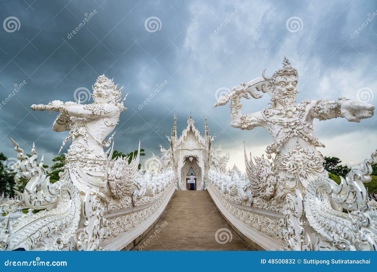 För thailand för tempel för uppgift för rong för rai för khun för härlig chiang för konstdragningar kulturell fin white wat
