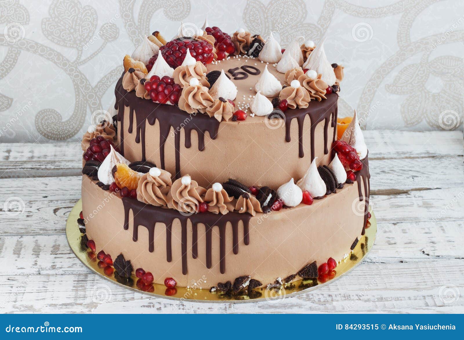 Gateau A Deux Etages De Fete Avec Des Filets De Fruit De Chocolat Image Stock Image Du Fruits Gourmet Gateau A Deux Etages De Fete Avec Des Filets De Fruit De Chocolat Image Stock Image Du Fruits Gourmet