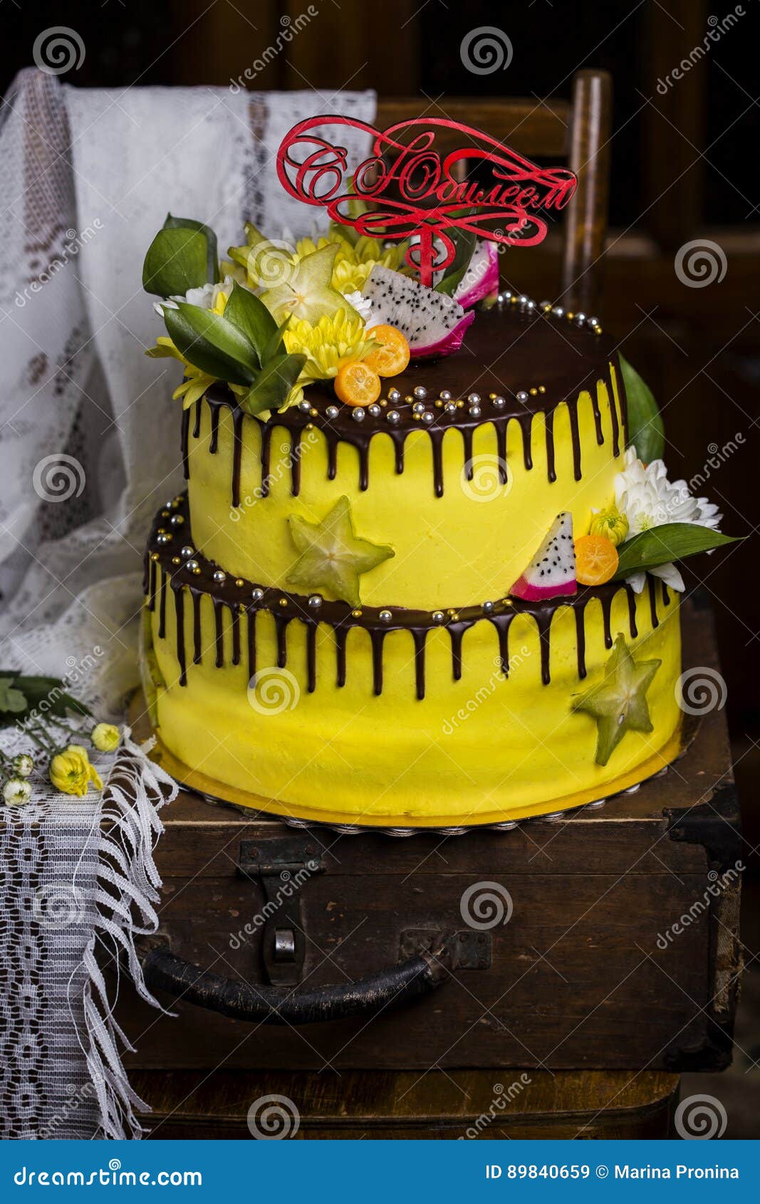 Gateau A Gradins De Chocolat Avec Les Fruits Exotiques Image Stock Image Du Fruits Gradins Gateau A Gradins De Chocolat Avec Les Fruits Exotiques Image Stock Image Du Fruits Gradins