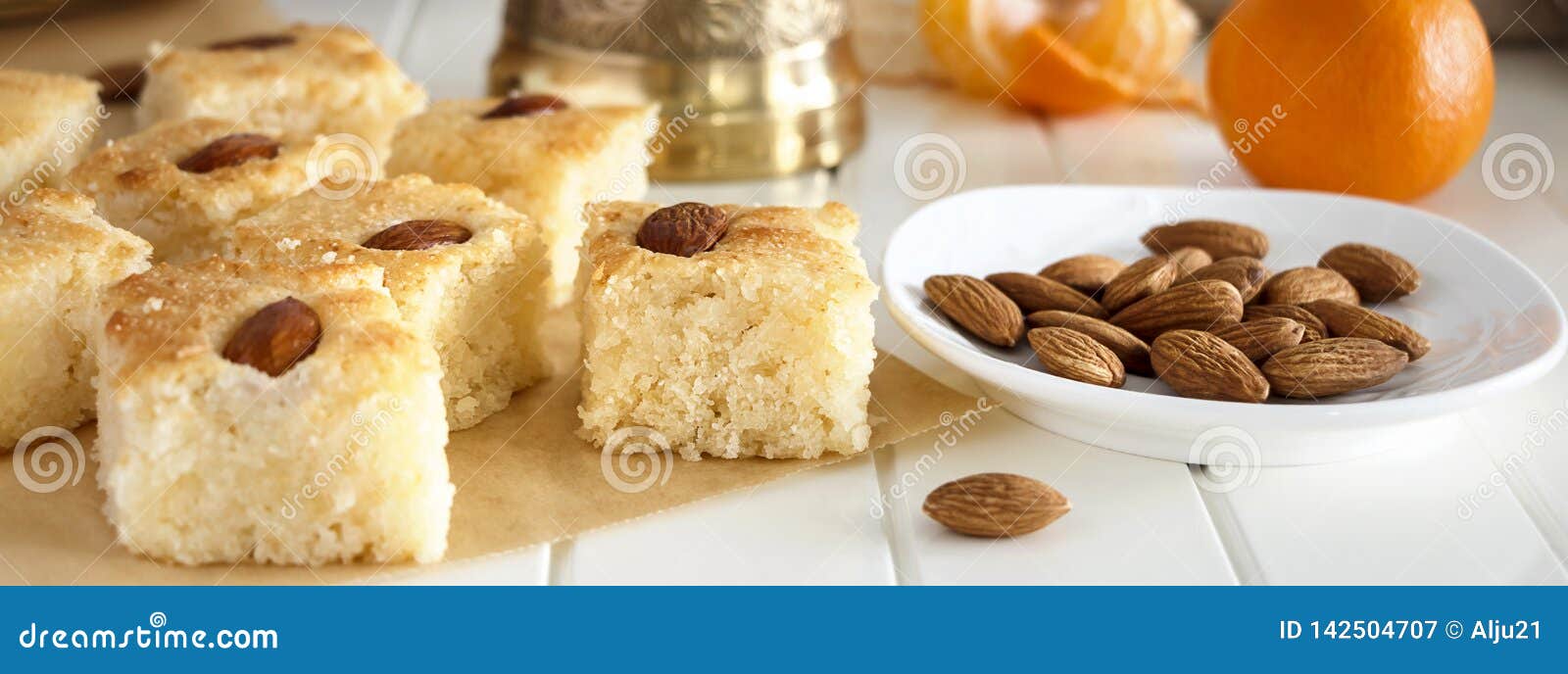 Gateau Arabe Traditionnel De Semoule De Namoora De Basbousa De Morceaux Avec L Ecrou Et L Orange D Amande Foyer Selectif Concept Image Stock Image Du Cuisine Dessert Gateau Arabe Traditionnel De Semoule De Namoora De Basbousa De Morceaux Avec L Ecrou Et L Orange D Amande Foyer Selectif Concept Image Stock Image Du Cuisine Dessert