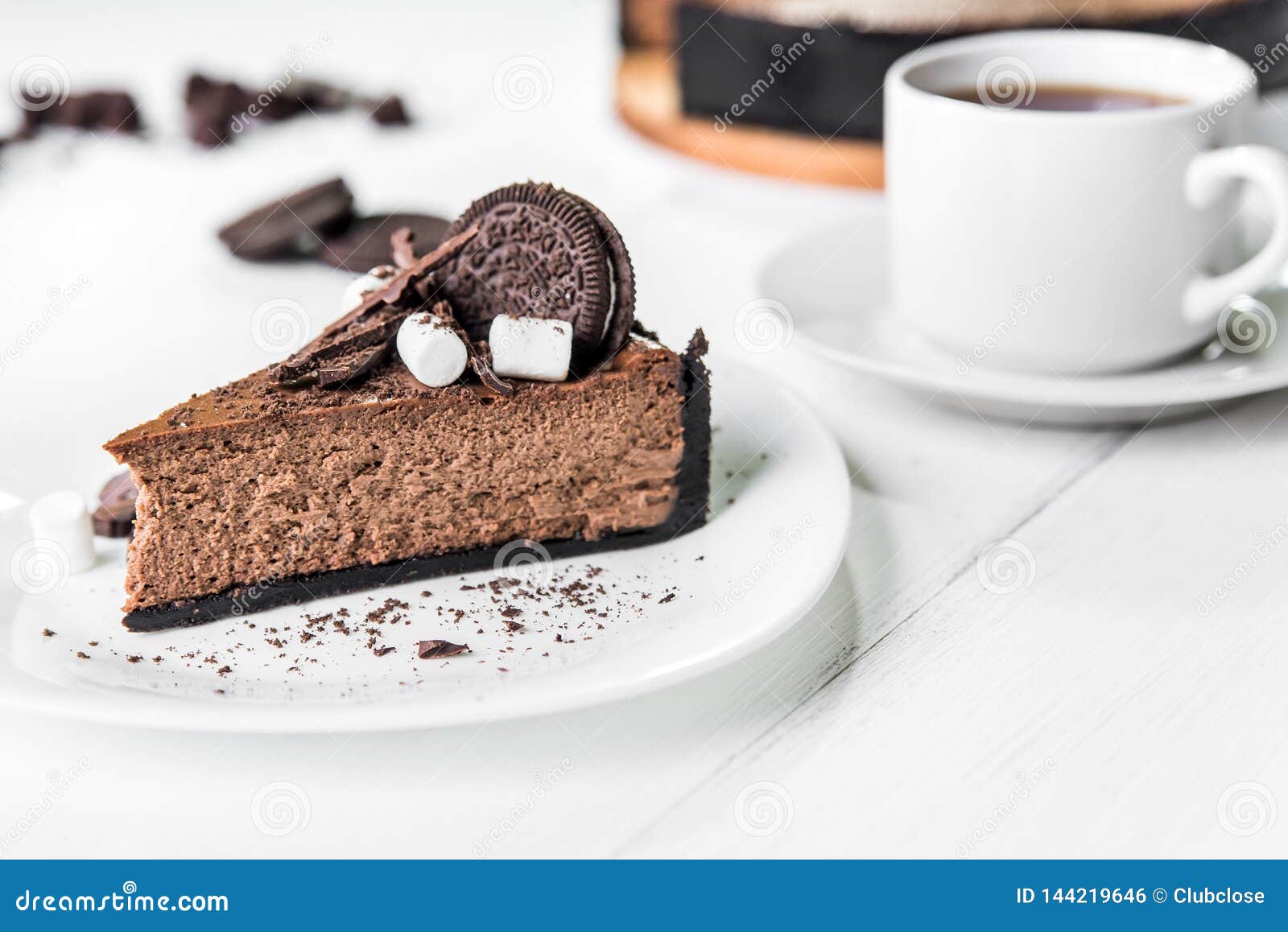Gateau Au Fromage De Chocolat Avec Des Morceaux De Chocolat De Biscuits Et De Guimauve D Un Plat Blanc Photo Stock Image Du Gateau Fromage Gateau Au Fromage De Chocolat Avec Des Morceaux De Chocolat De Biscuits Et De Guimauve D Un Plat Blanc Photo Stock Image Du Gateau Fromage