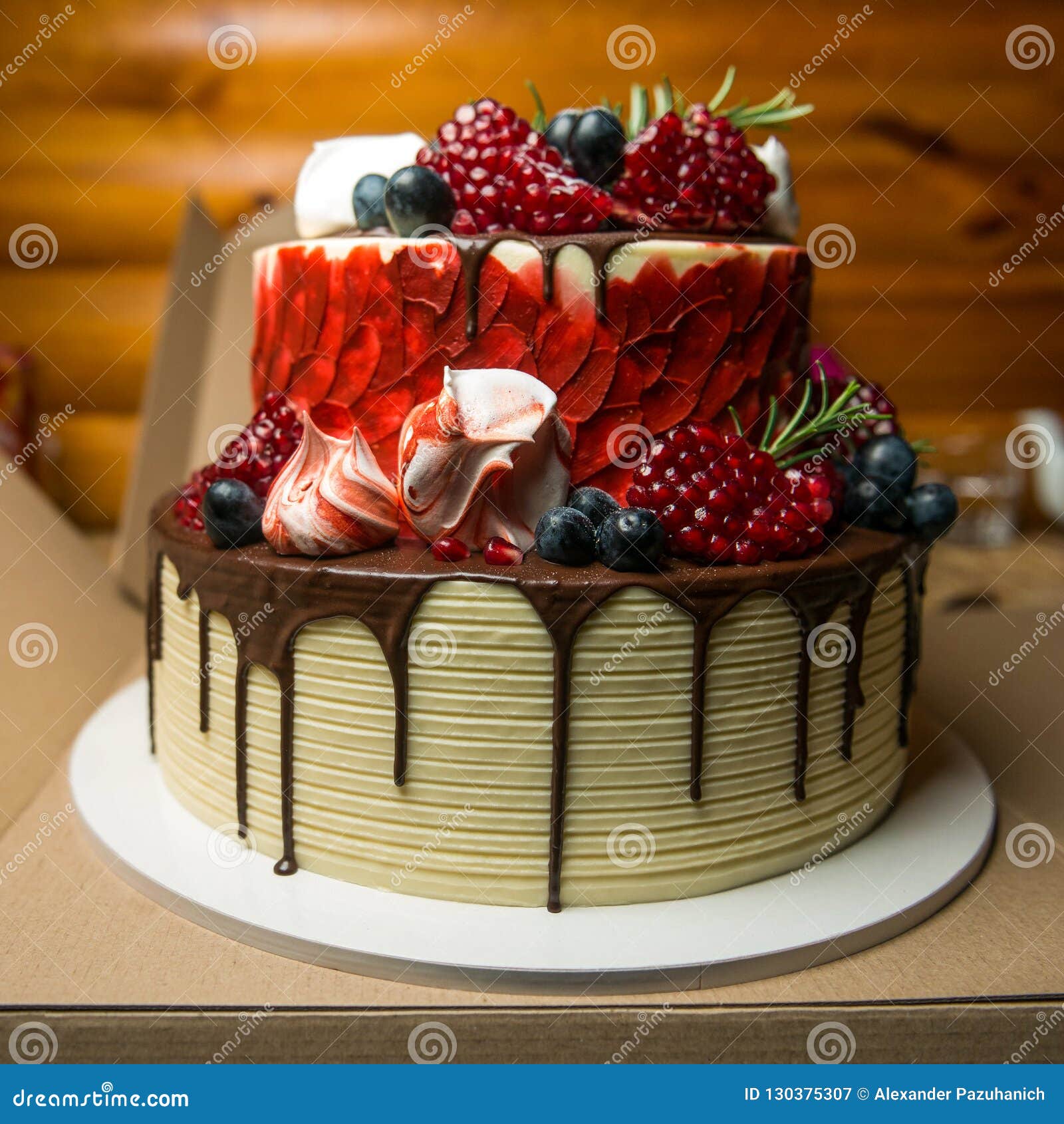 Gateau Au Fromage De Fruit De Foret D Anniversaire Avec Du Chocolat De Fonte Image Stock Image Du Homemade Beau