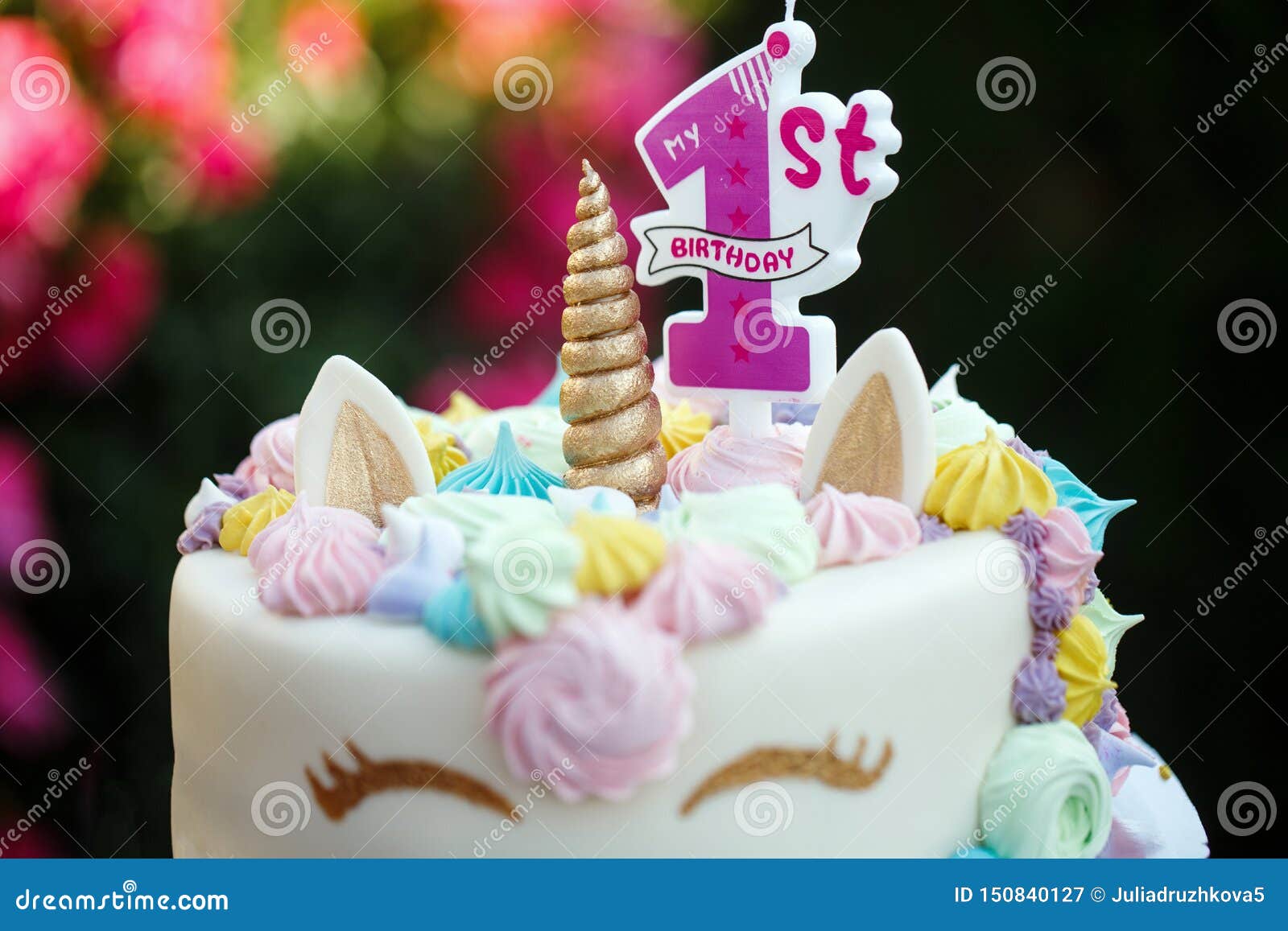 Gateau Avec Une Licorne Pour 1 Anniversaire Des Vacances D Enfants En Nature Image Stock Image Du Enfants Anniversaire Gateau Avec Une Licorne Pour 1 Anniversaire Des Vacances D Enfants En Nature Image Stock Image Du Enfants Anniversaire