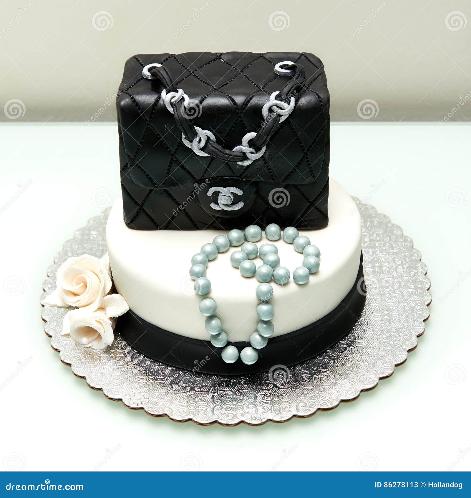 Gateau Classique De Fontaine De Sac A Main De Chanel Photo Stock Editorial Image Du Heureux Dessert Gateau Classique De Fontaine De Sac A Main De Chanel Photo Stock Editorial Image Du Heureux Dessert