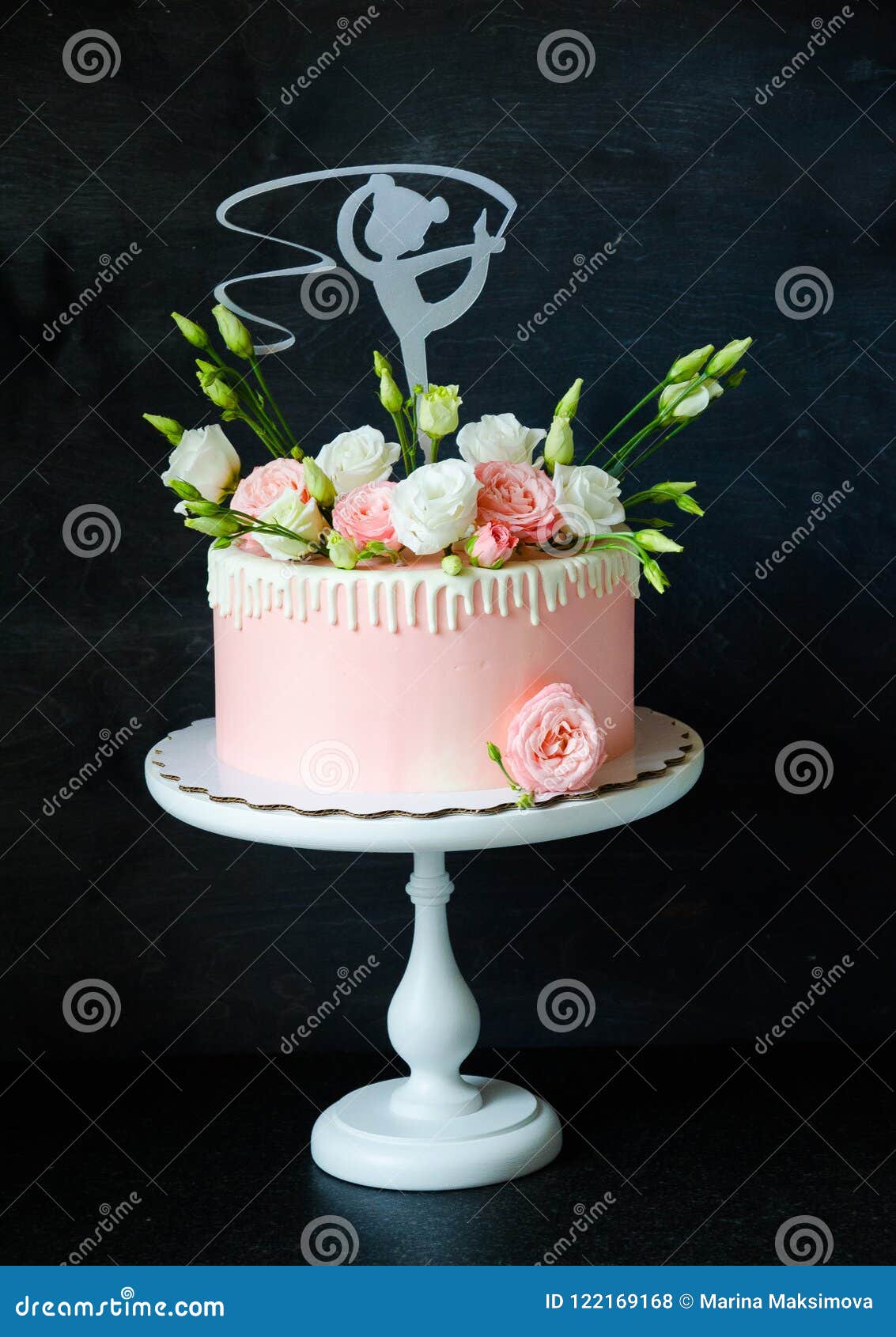 Gateau Creme Rose Doux Avec L Eustoma Et La Fille De Danse Photo Stock Image Du Enfant Mieux Gateau Creme Rose Doux Avec L Eustoma Et La Fille De Danse Photo Stock Image Du Enfant Mieux
