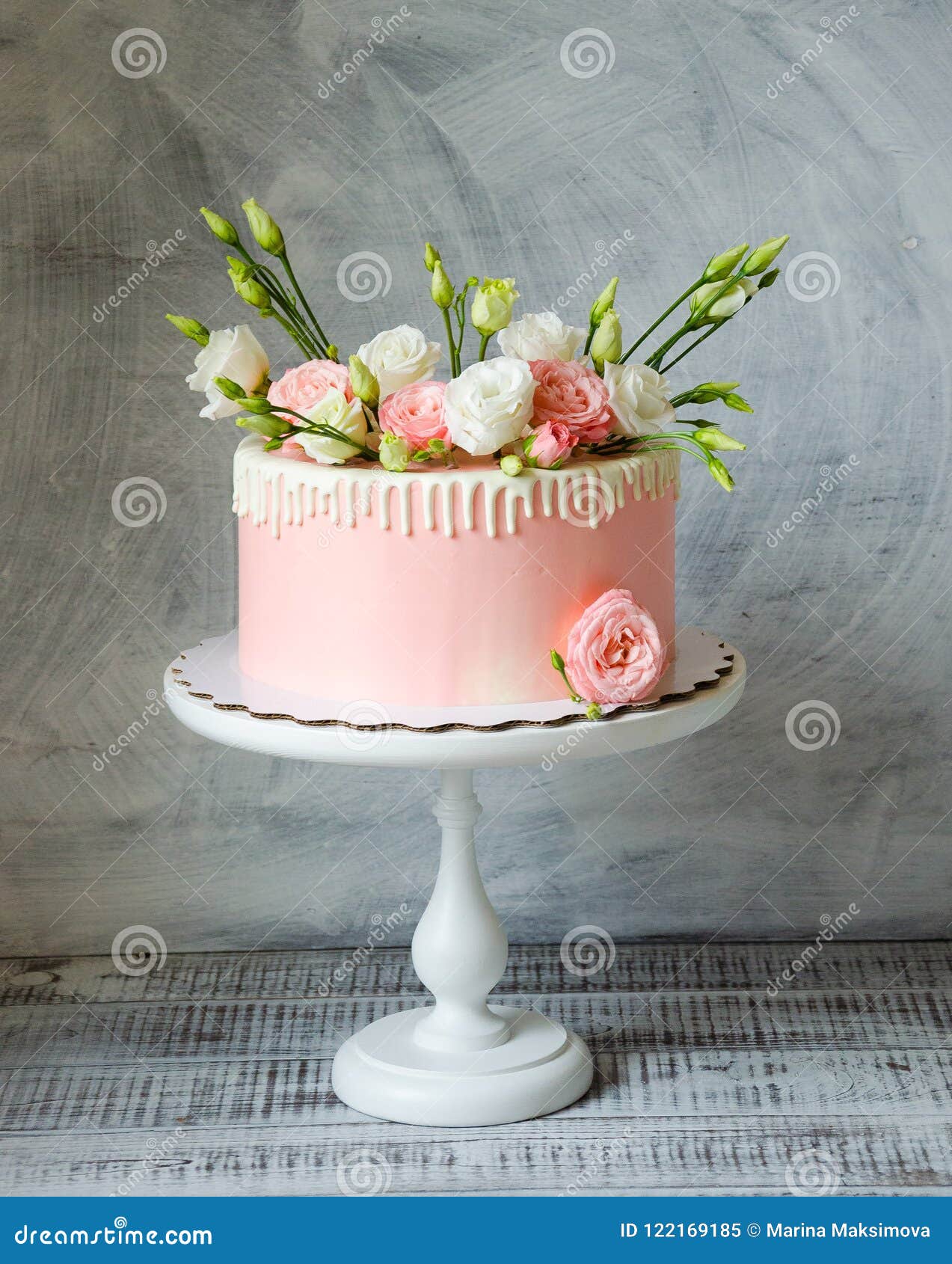 Gateau Creme Rose Doux Avec L Eustoma Et La Fille De Danse Image Stock Image Du Doux Creme Gateau Creme Rose Doux Avec L Eustoma Et La Fille De Danse Image Stock Image Du Doux Creme