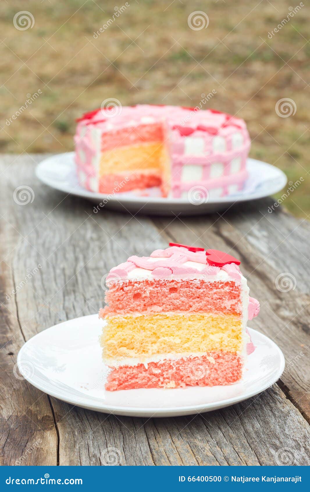 Gateau Decoupe En Tranches De Vanille Du Plat Blanc Photo Stock Image Du Amour Beurre Gateau Decoupe En Tranches De Vanille Du Plat Blanc Photo Stock Image Du Amour Beurre