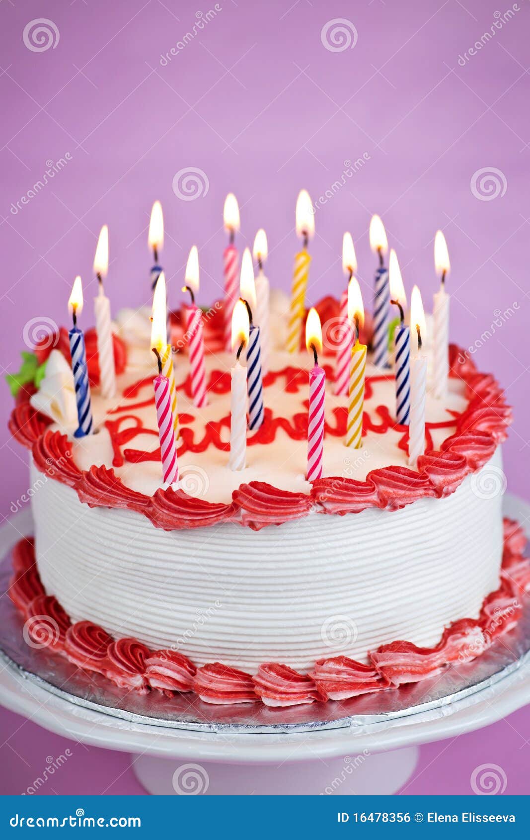 Gateau D Anniversaire Avec Des Bougies Photo Stock Image Du Glace Bougie