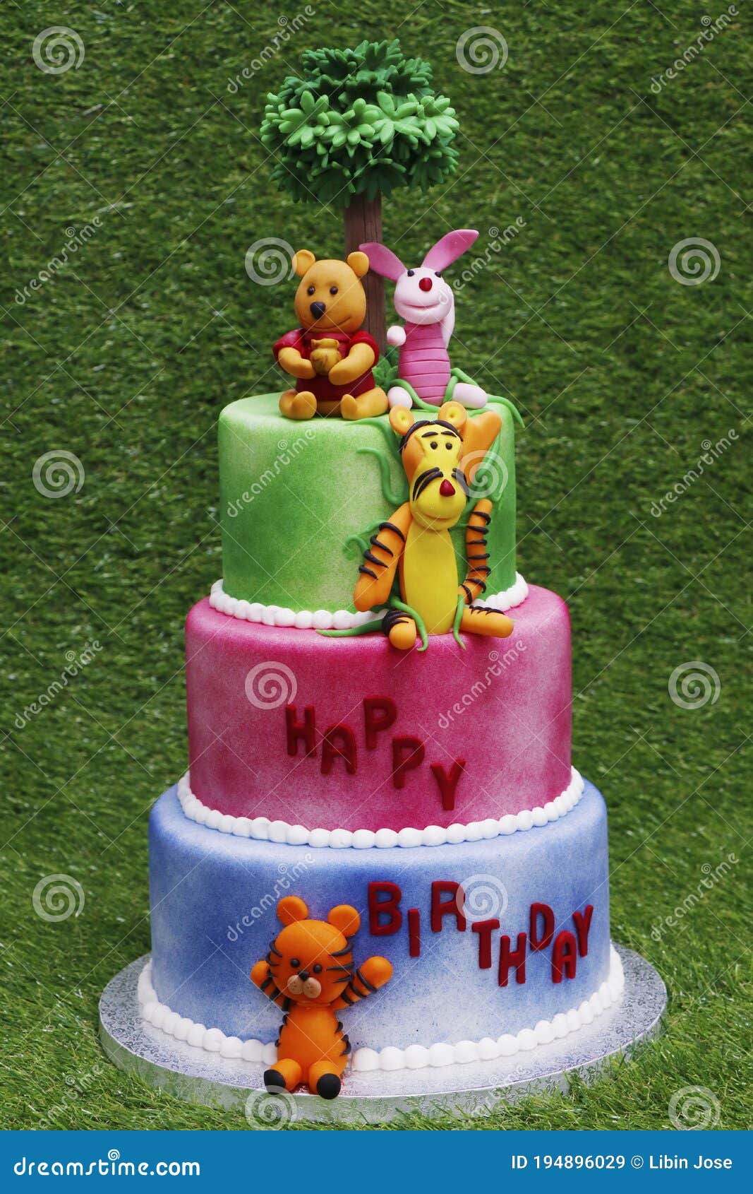 Gateau D Anniversaire Du Dubai Emirats Arabes Unis Le 24 Aout Lumineux Et Colore Avec Un Caractere Fantastique Art De Mas Image Stock Editorial Image Du Boulangerie Fond Gateau D Anniversaire Du Dubai Emirats Arabes Unis Le 24 Aout Lumineux Et Colore Avec Un Caractere Fantastique Art De Mas Image Stock Editorial Image Du Boulangerie Fond