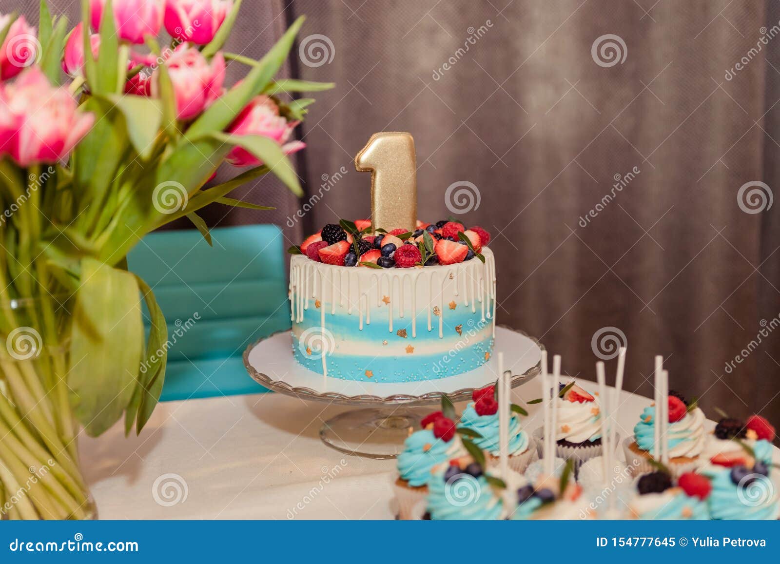 Gateau D Anniversaire Et Friandise Lumineux De Bebe De Turquoise Une Partie D An La Decoration Interieure Pour Un Anniversaire D Image Stock Image Du Fille Decorations Gateau D Anniversaire Et Friandise Lumineux De Bebe De Turquoise Une Partie D An La Decoration Interieure Pour Un Anniversaire D Image Stock Image Du Fille Decorations