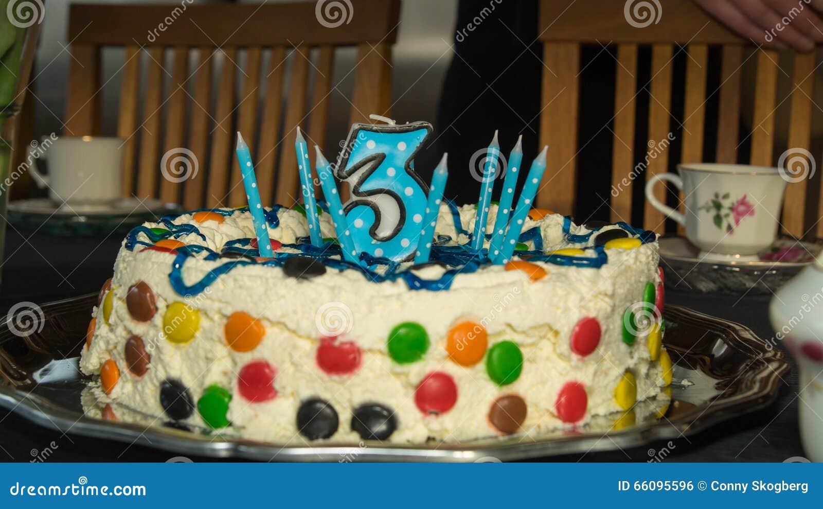 Gateau D Anniversaire Pour Un Enfant De Trois Ans Photo Stock Image Du Trois Creme