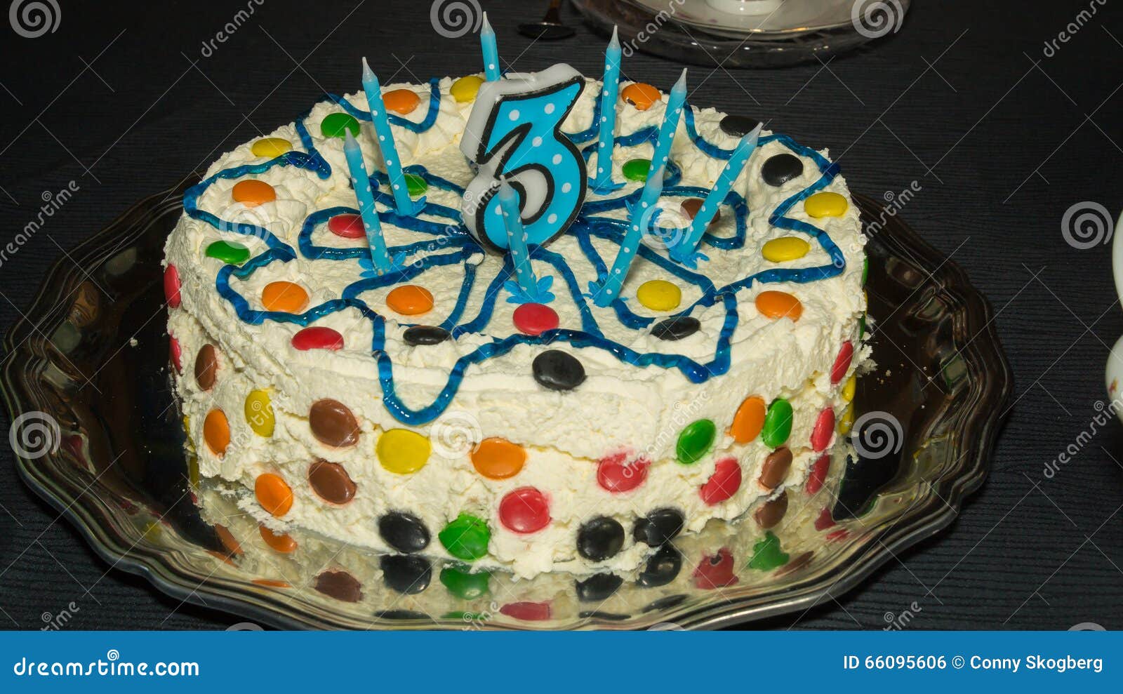 Gateau D Anniversaire Pour Un Enfant De Trois Ans Photo Stock Image Du Givrage Fete