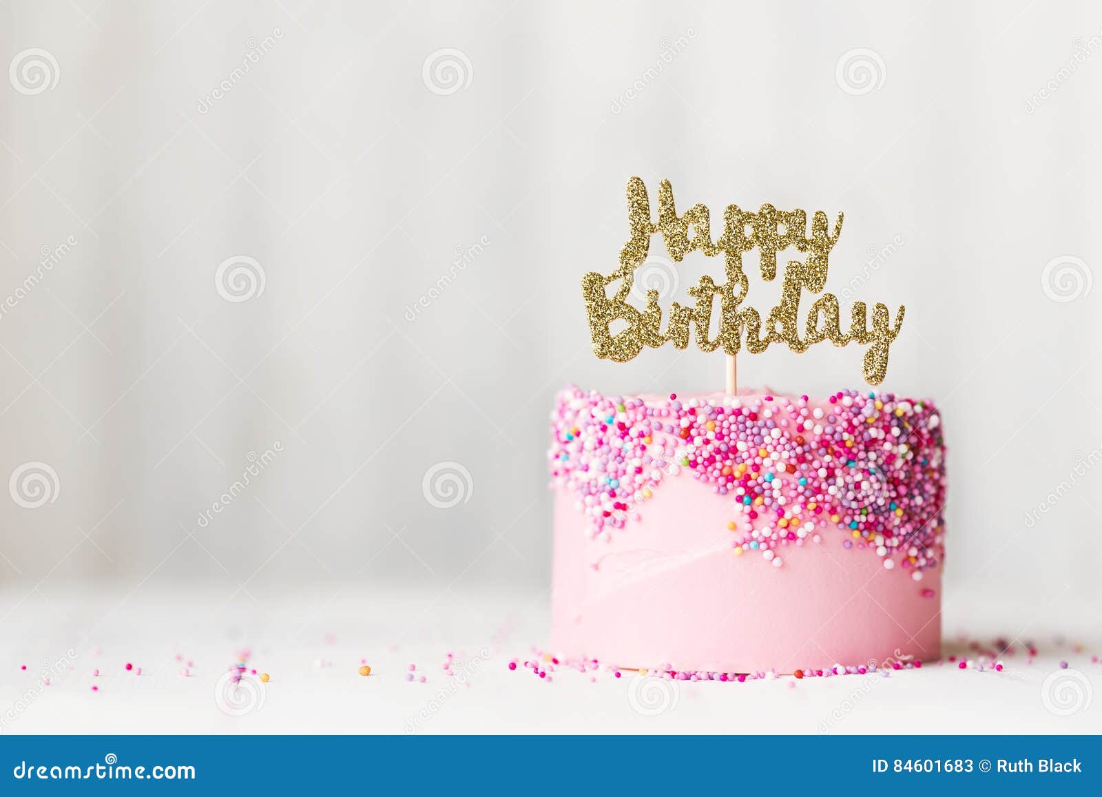 Gateau D Anniversaire Rose Image Stock Image Du Heureux
