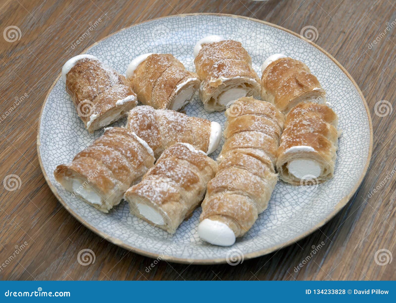 Gateau De Cheminee Ou Patisserie Douce De Trdelnik Prague Republique Tcheque Photo Stock Image Du Cheminee Tcheque