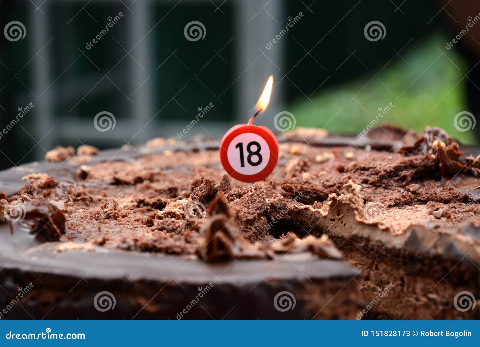 Gateau De Chocolat Avec Le Signe D Anniversaire De 18 Ans Image Stock Image Du Chocolat Anniversaire Gateau De Chocolat Avec Le Signe D Anniversaire De 18 Ans Image Stock Image Du Chocolat Anniversaire
