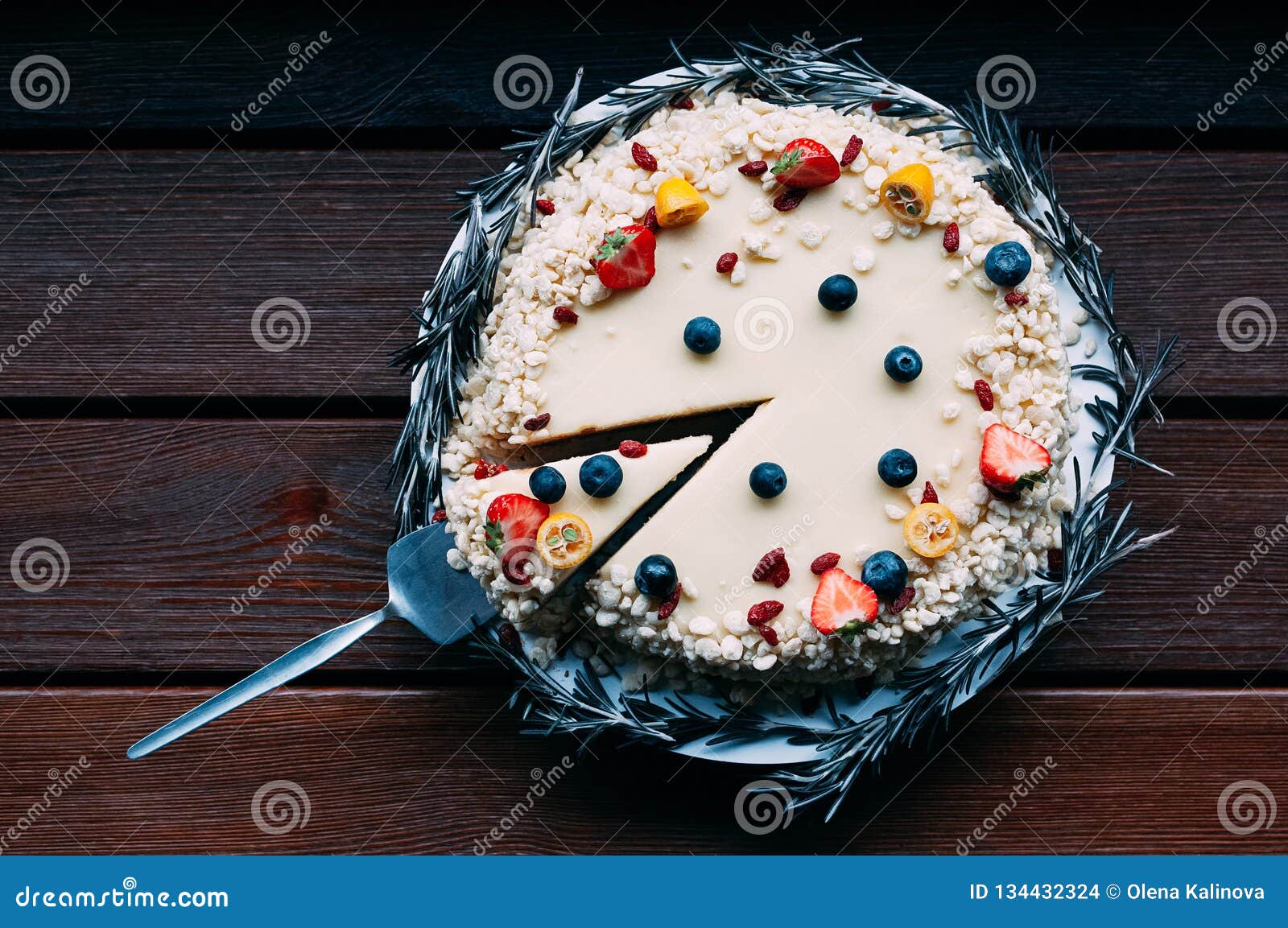 Gateau De Chocolat Blanc Rond De Vue Superieure Photo Stock Image Du Metier Baie