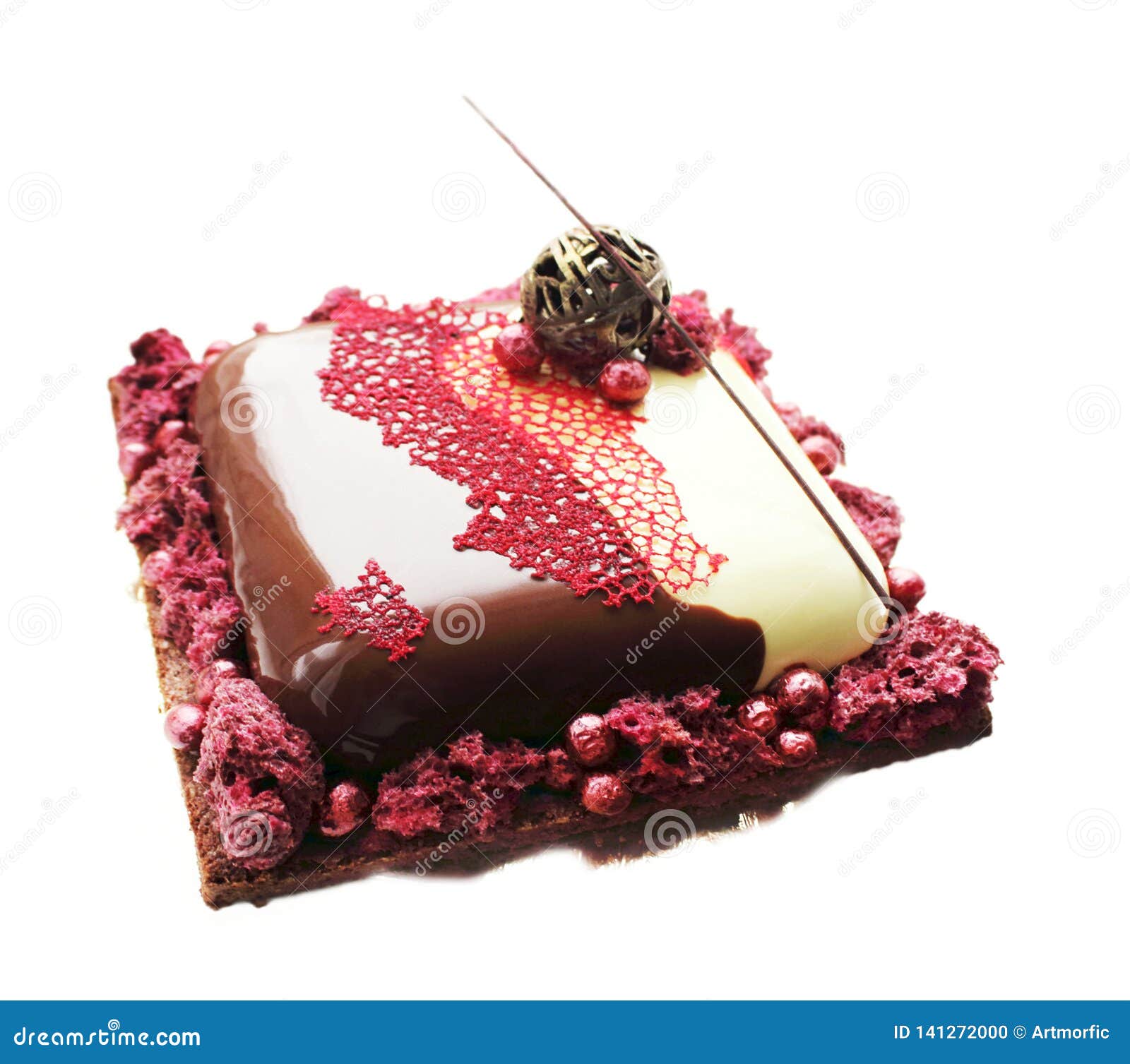 Gateau De Chocolat Rouge Et Blanc Avec Les Canneberges Et La Decoration De Chocolat Photo Stock Image Du Anniversaire Boulangerie Gateau De Chocolat Rouge Et Blanc Avec Les Canneberges Et La Decoration De Chocolat Photo Stock Image Du Anniversaire Boulangerie