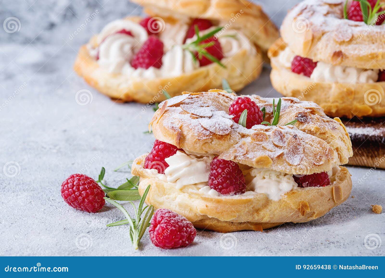 Gateau De Choux Paris Brest Avec Des Framboises Photo Stock Image Du Dessert Nourriture Gateau De Choux Paris Brest Avec Des Framboises Photo Stock Image Du Dessert Nourriture