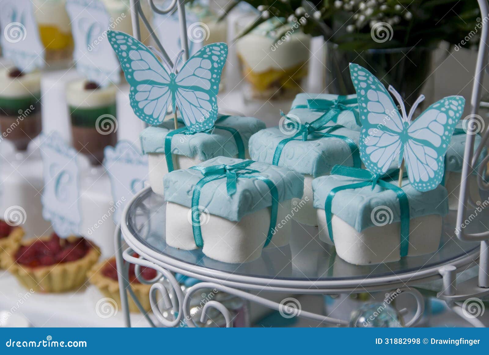 Gateau De Fruits Secs De Fete Dans L Anniversaire Photo Stock Image Du Anniversaire Amusement 3198 Gateau De Fruits Secs De Fete Dans L Anniversaire Photo Stock Image Du Anniversaire Amusement 3198